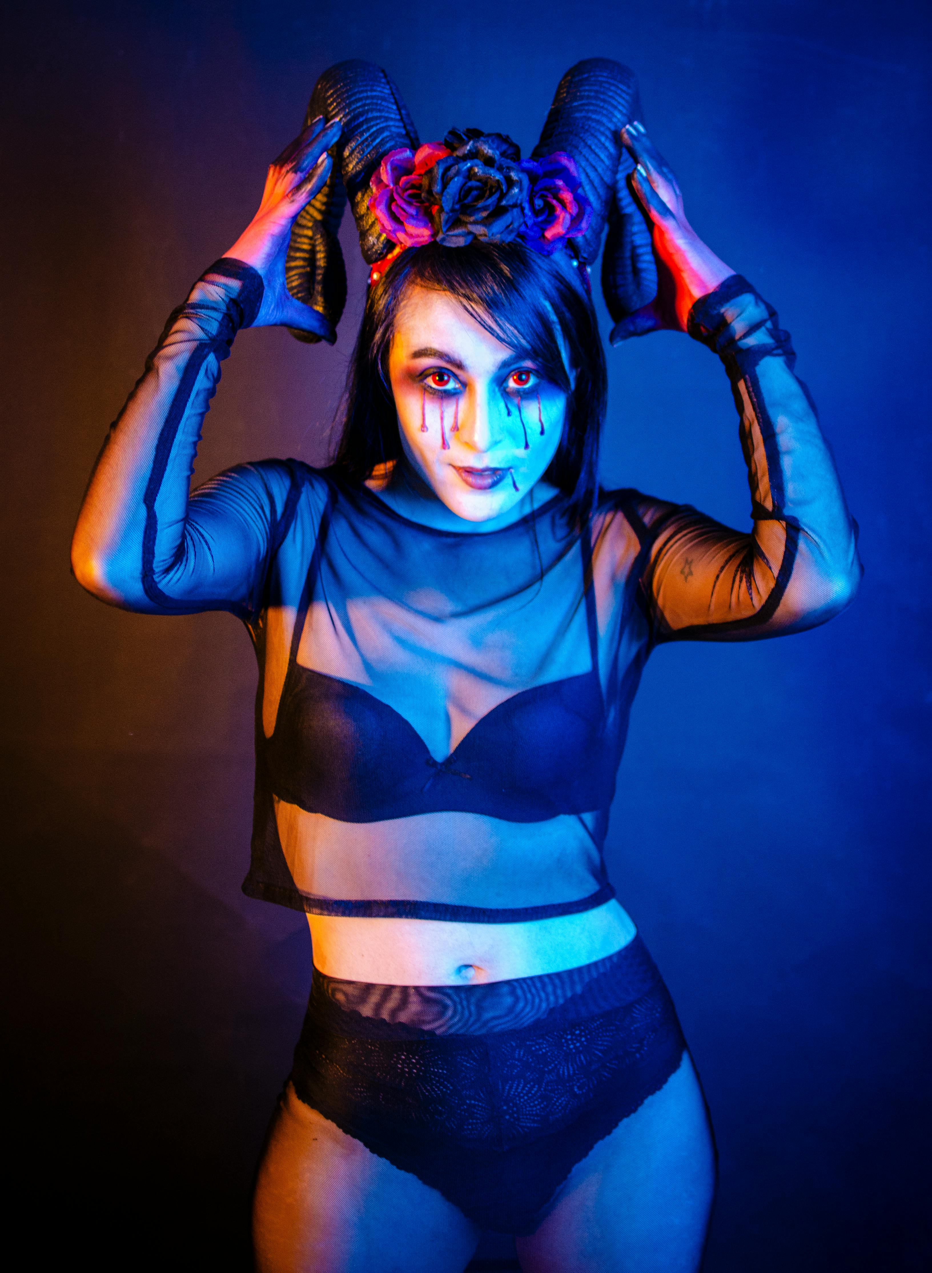 Gratuit Costume Effrayant Avec Cornes Et Maquillage Sombre Photos