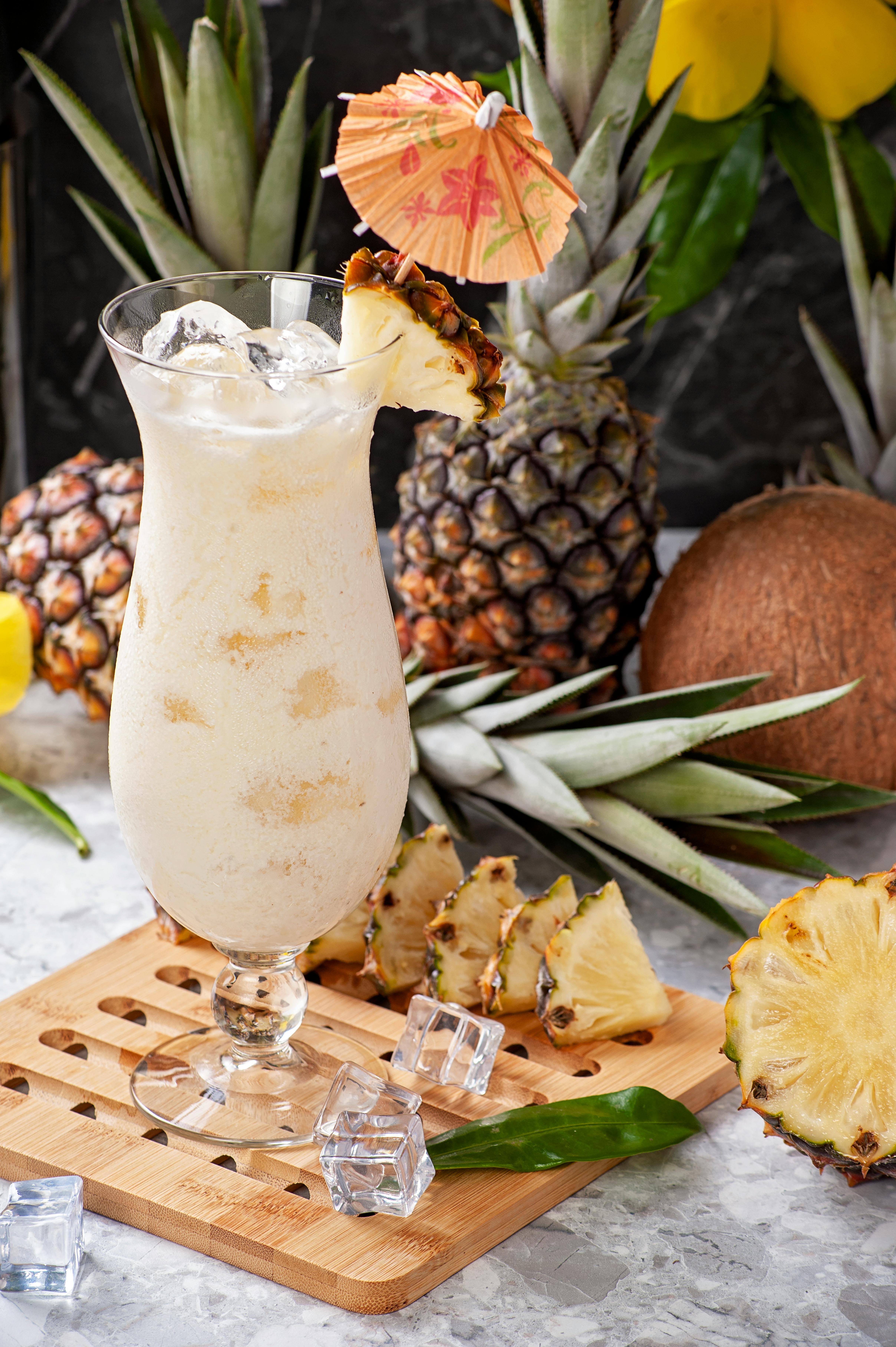 Erfrischender Pina Colada Cocktail Mit Ananas · Kostenloses Stock-Foto