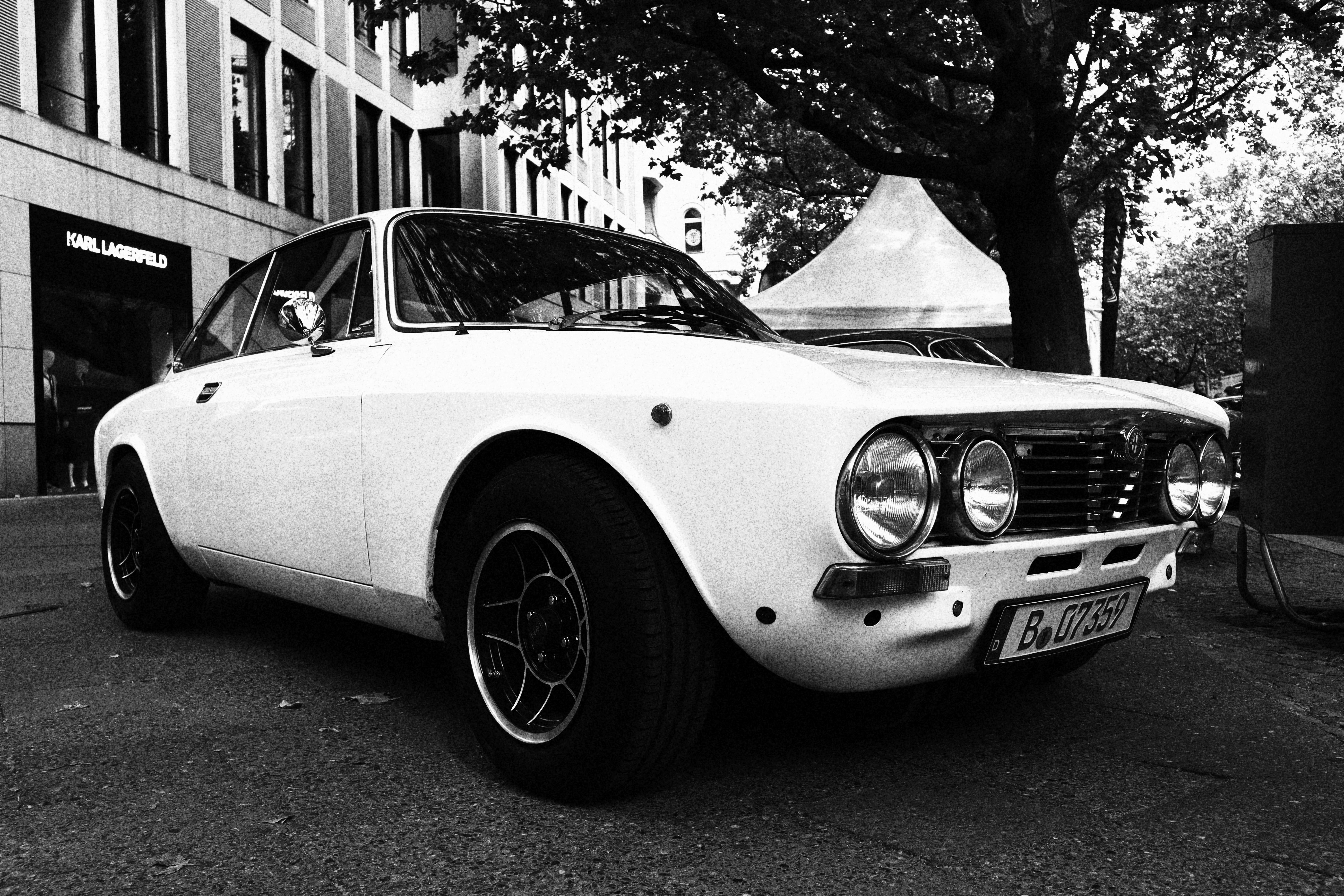 Karl Lagerfeld: ¿Cómo Transformó La Moda Con Su Estilo Único? 4 ¿Por Qué el Legado de Karl Lagerfeld Sigue Inspirando a Nuevas Generaciones de Diseñadores?