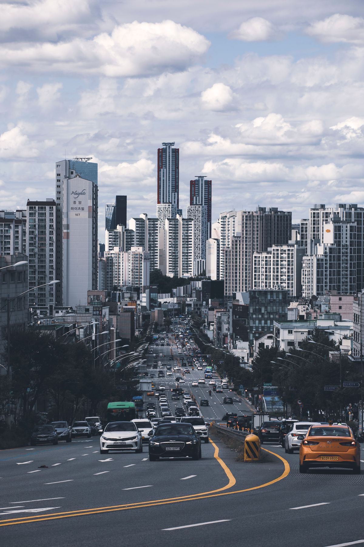Seoul — Where royal palaces, neon lights and neighborhood life move to the same rhythm (3)