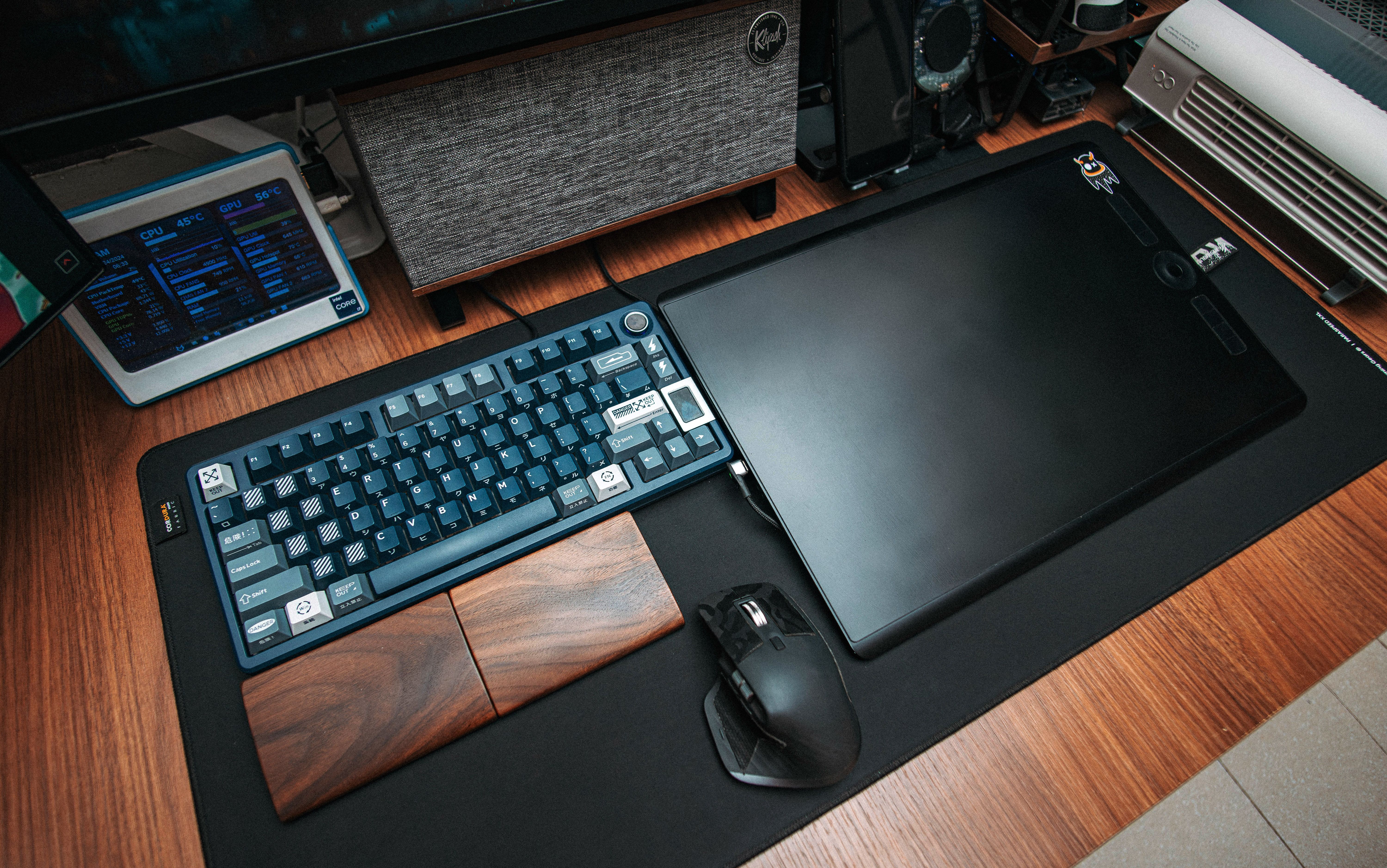 The Remote Work Gear Our Editors Are Actually Using on Their Trips Right Now — Photo by FOX ^.ᆽ.^= ∫ on Pexels