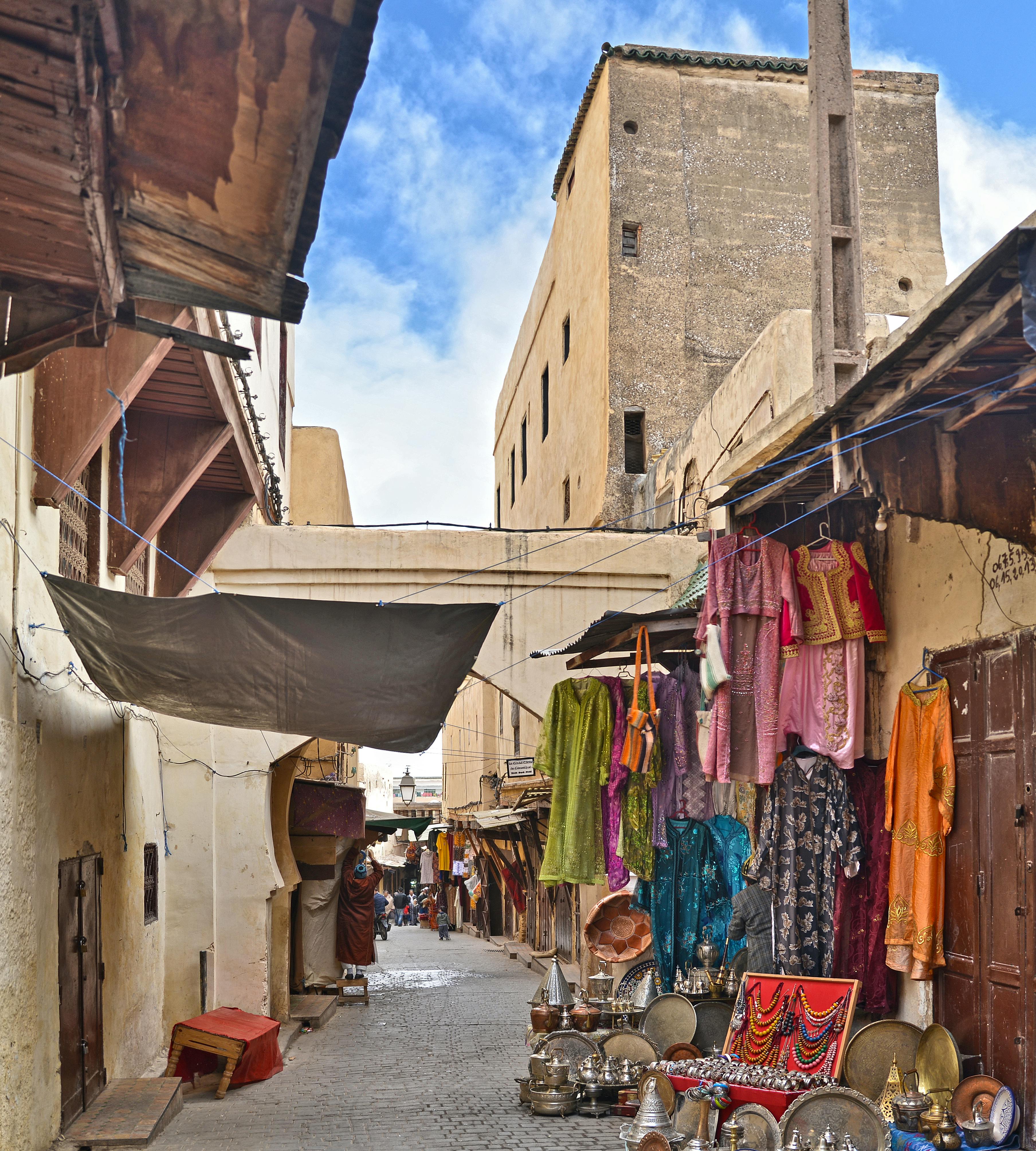 Rue Commerçante Animée De La Médina De Fès, Maroc