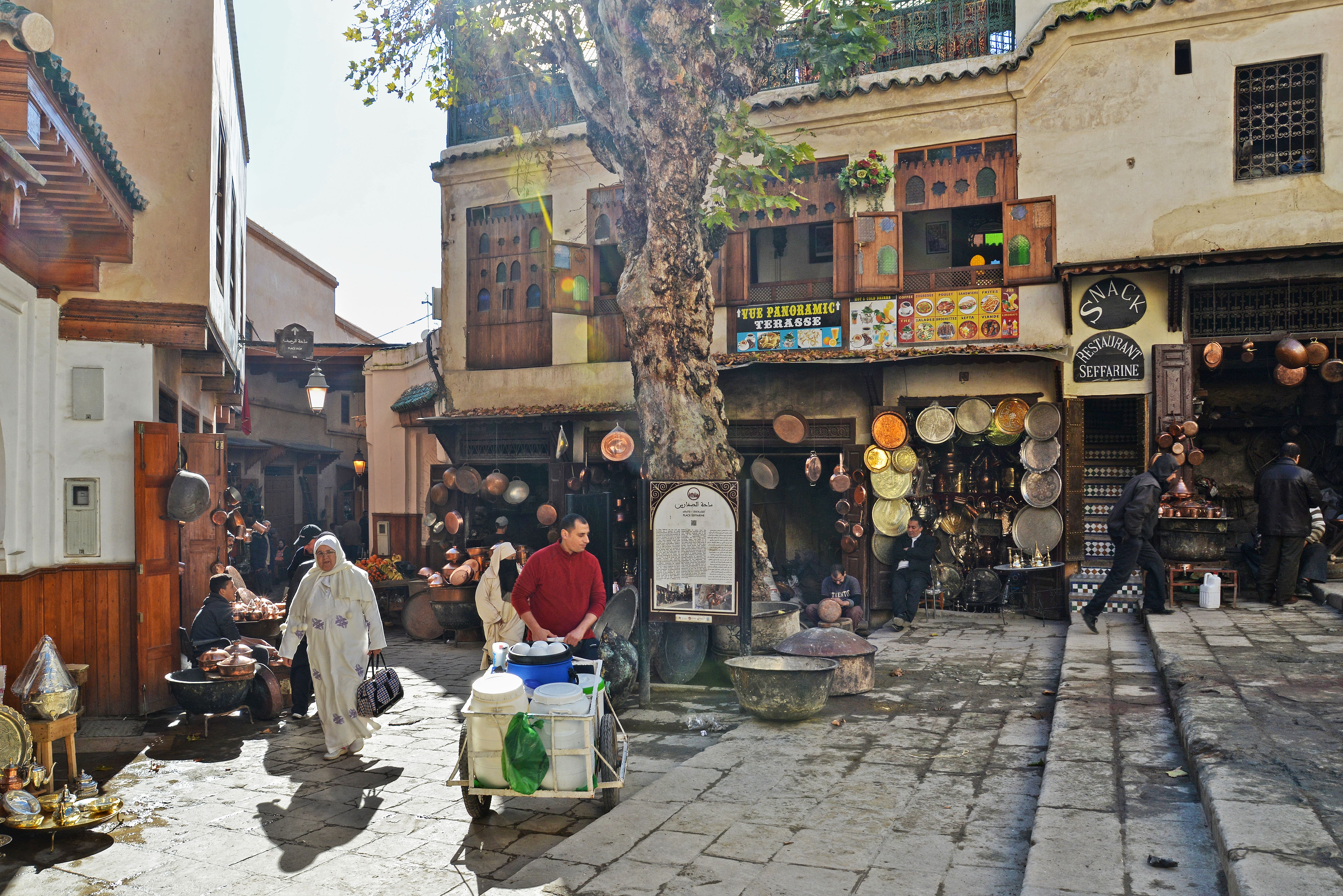 Mencicipi Keajaiban Tajine di Jantung Medina Fes, Maroko