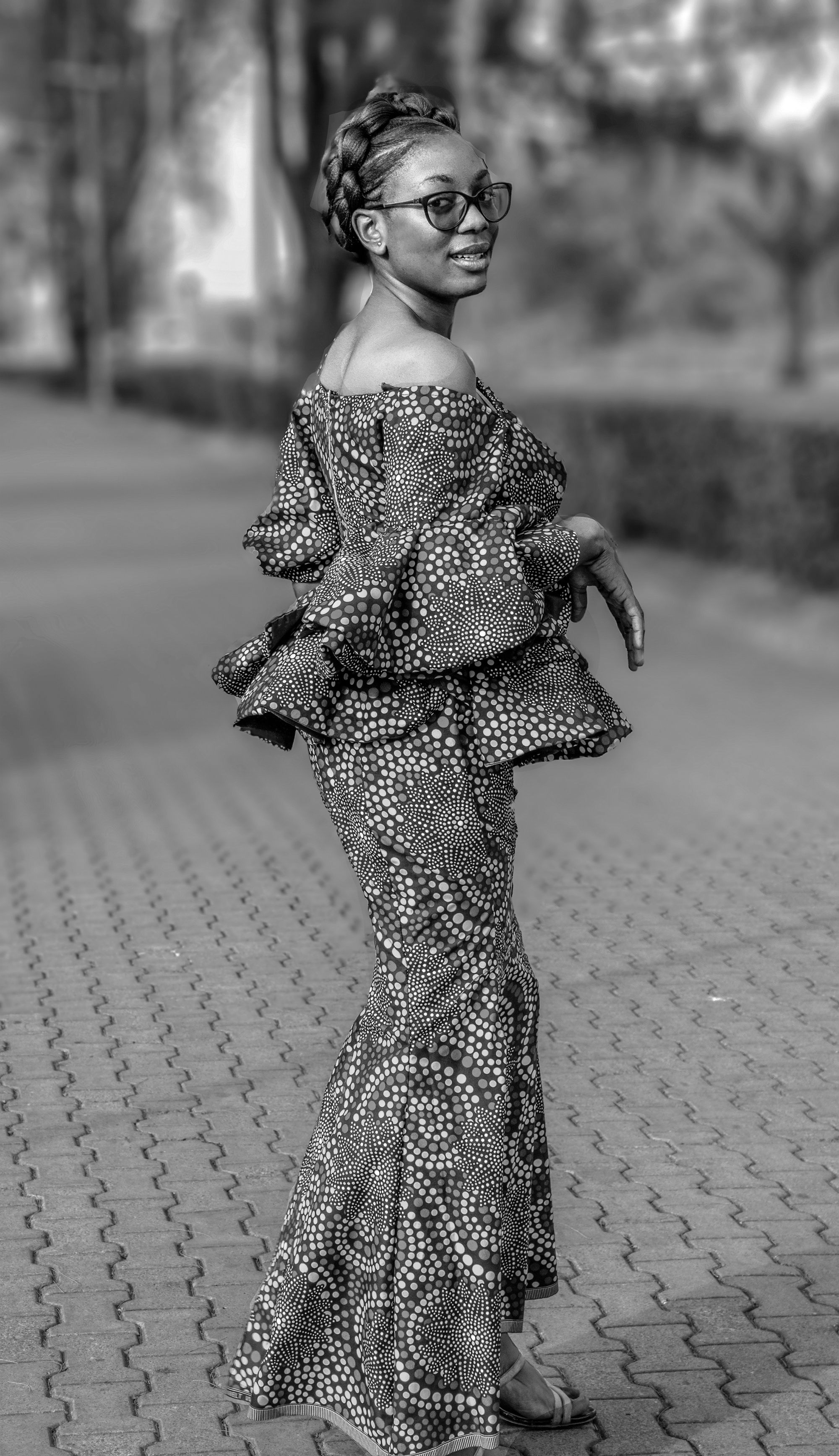 Elegant Woman in Traditional African Dress · Free Stock Photo