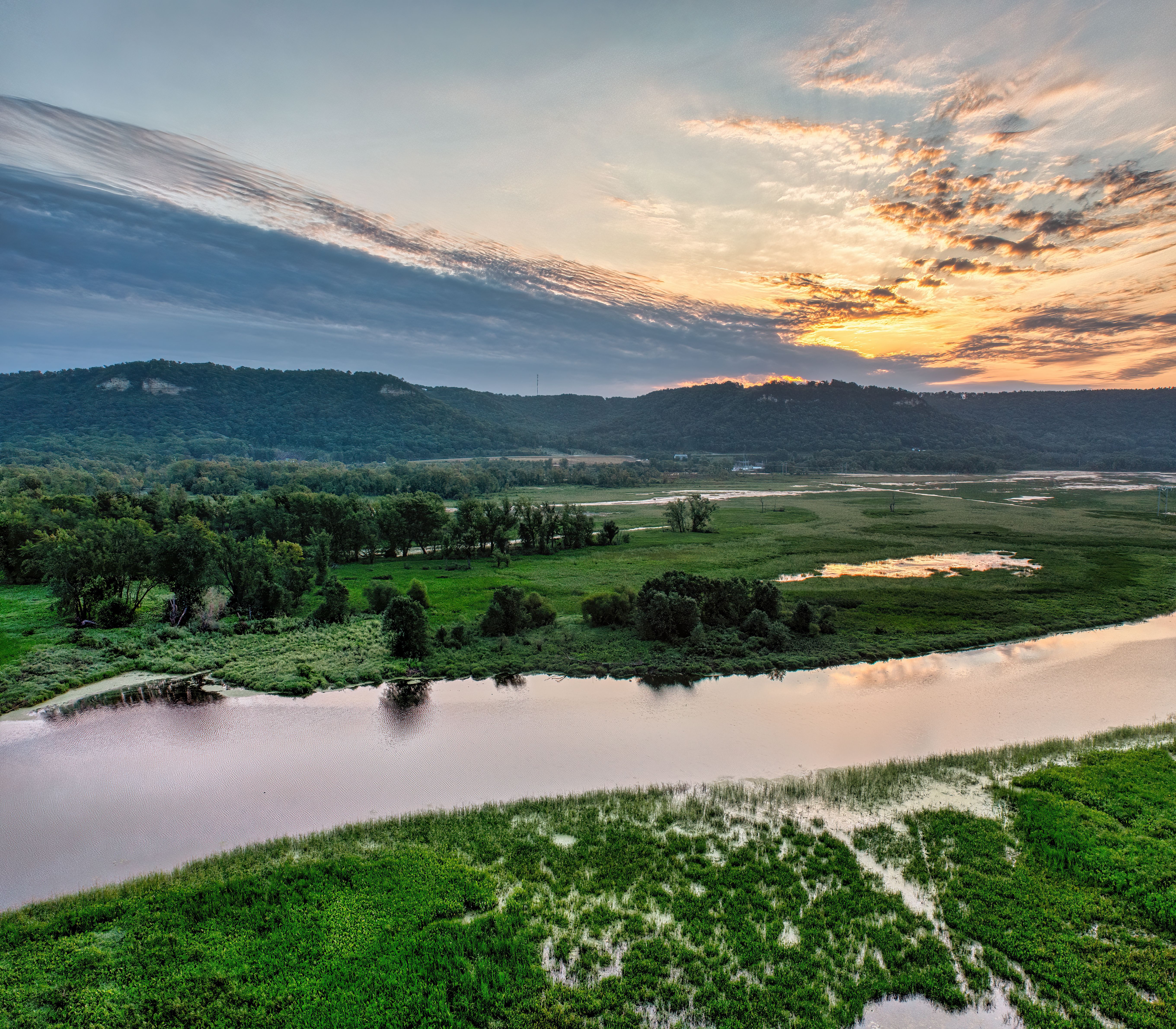 Scenic Sunset Over Mississippi River in Nelson, WI · Free Stock Photo