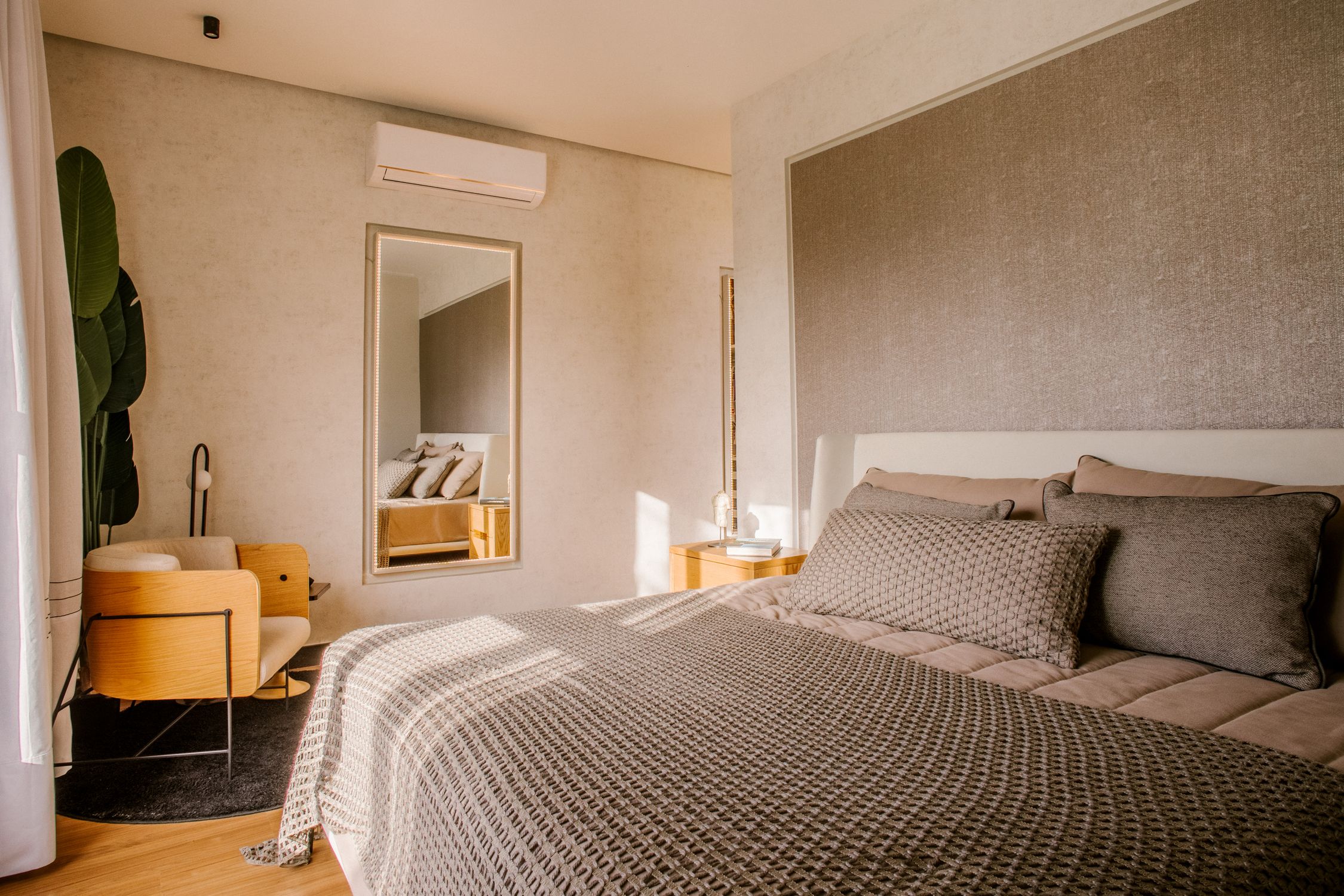Modern Cozy Bedroom Interior Design with Natural Light · Free Stock Photo