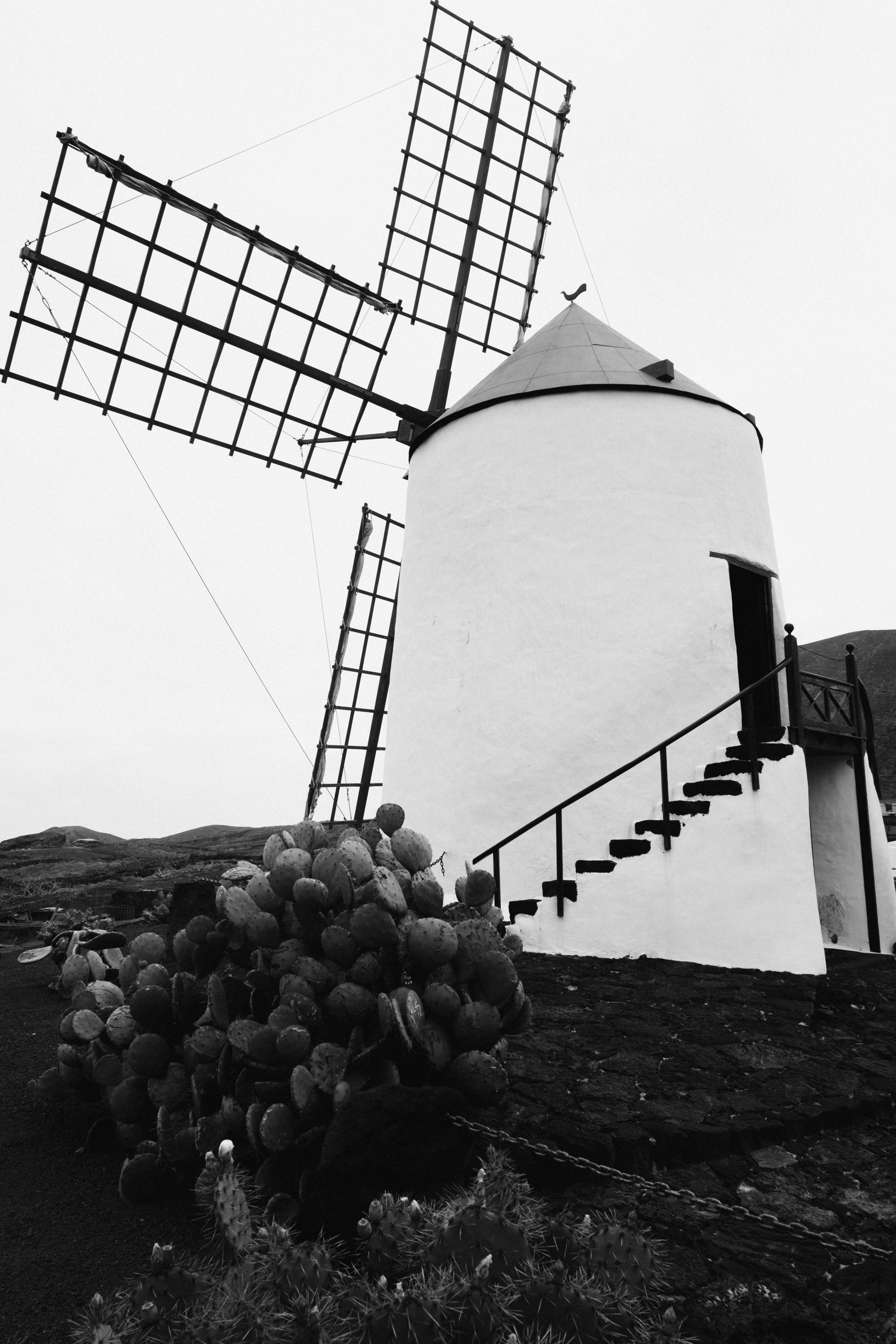 De franc Molí De Vent En Blanc I Negre A Lanzarote Foto d'estoc