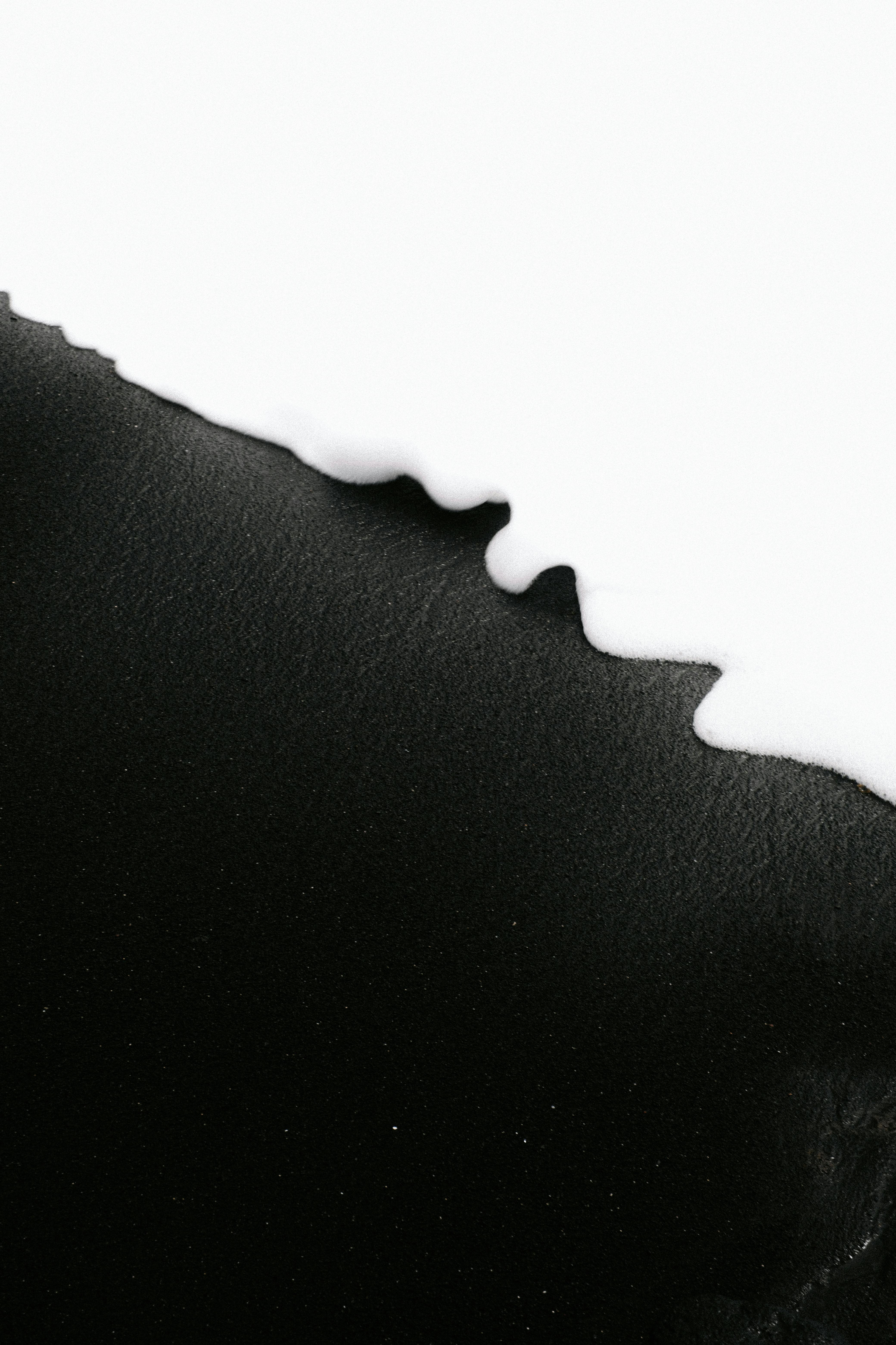 De franc Contrast Abstracte De Sorra Negra I Escuma Blanca Foto d'estoc