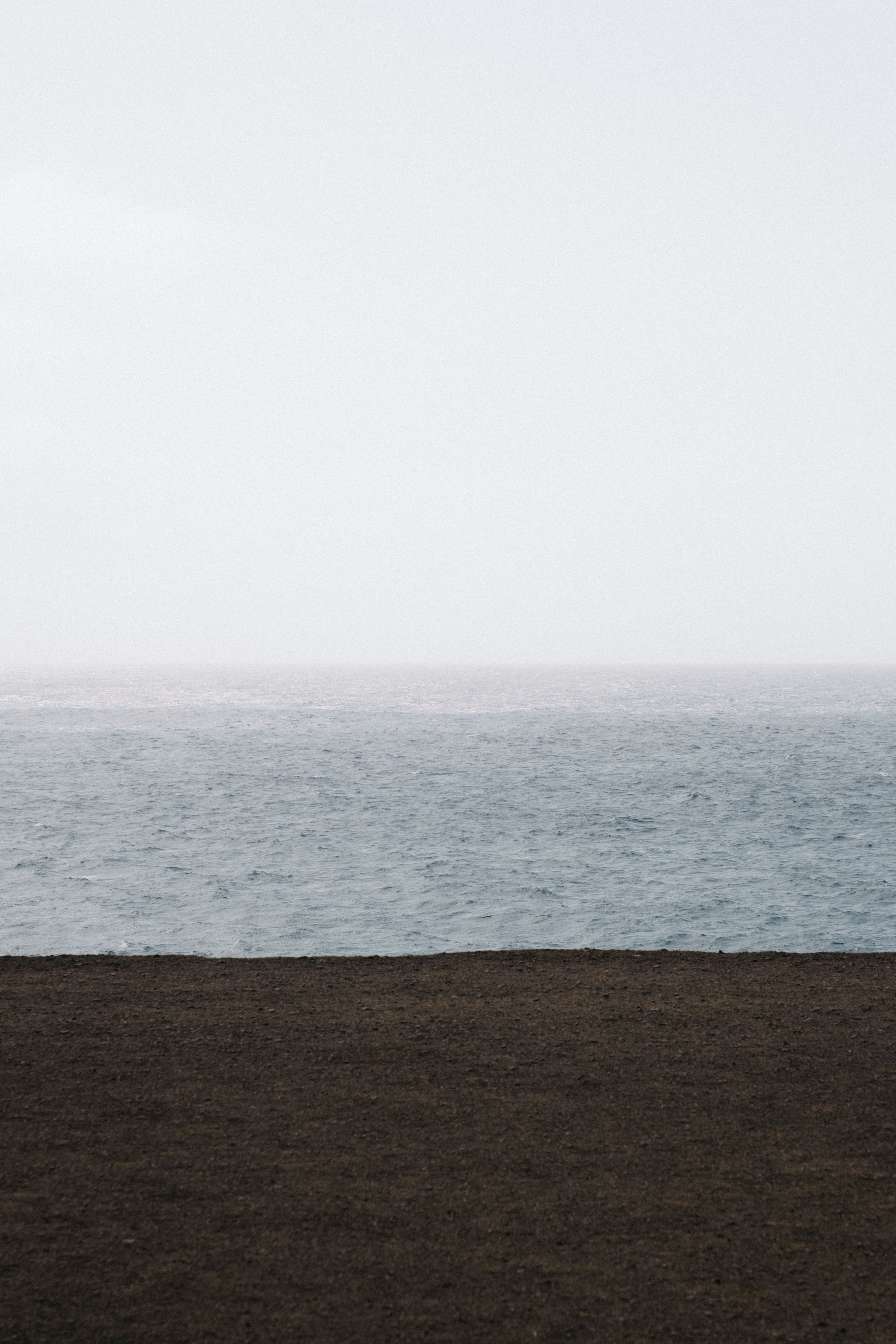 Summer Travel Photos That Feel Calmer, Not Busier — why summer travel photos can look busy