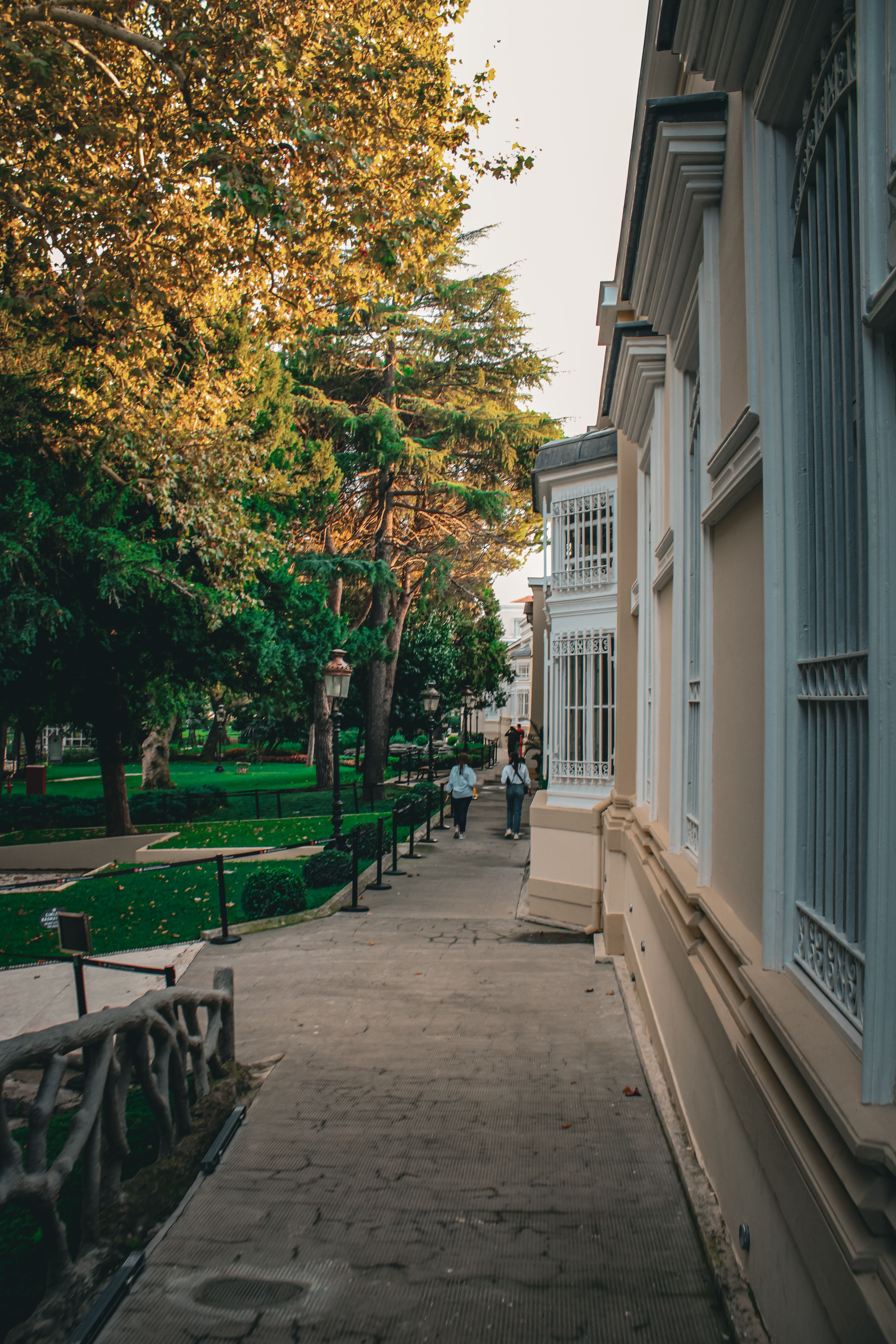Elegant Pavilion Walkway in İstanbul's Beşiktaş District · Free Stock Photo