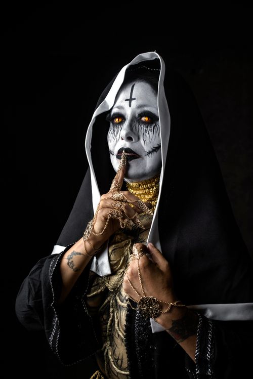 Free Dramatic portrait featuring horror-themed makeup, dark clothing, and striking eye details. Stock Photo