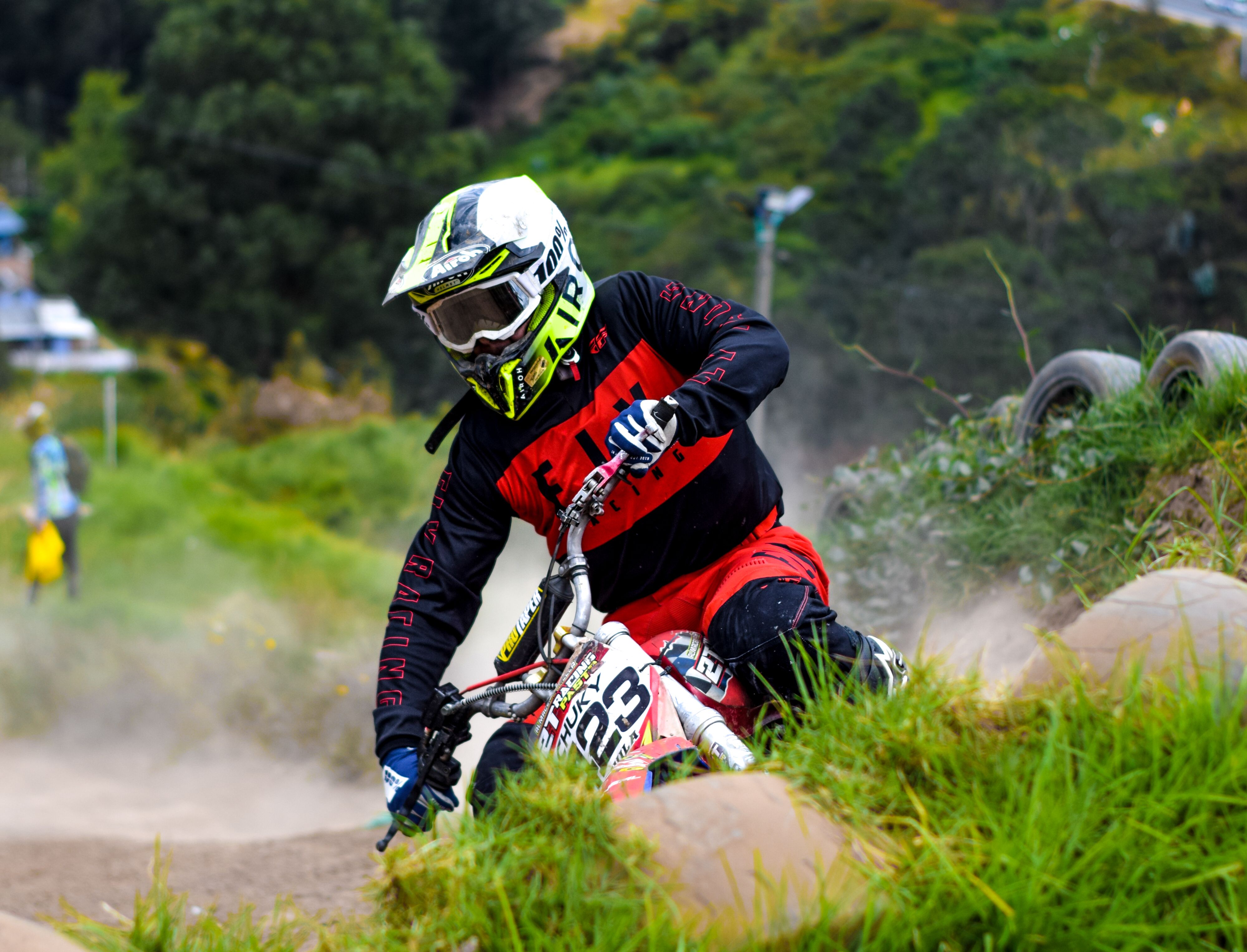 Dynamic Motocross Action in Nariño, Colombia · Free Stock Photo