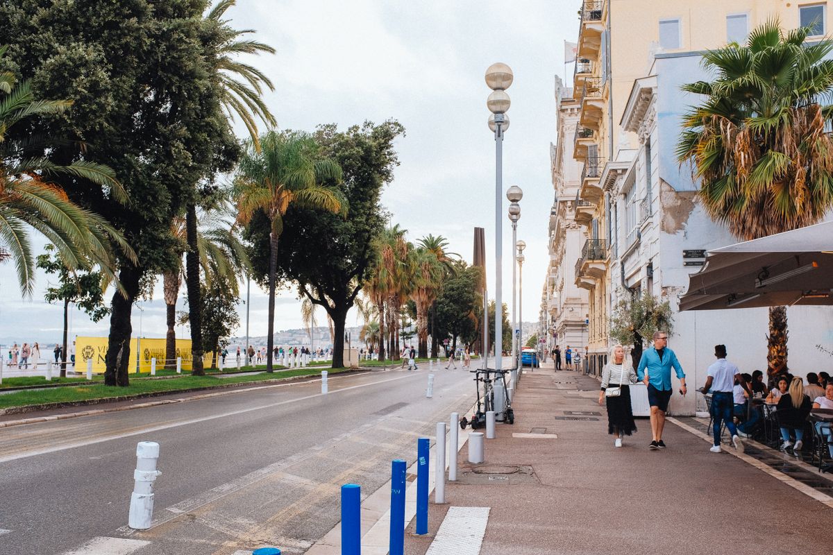 Promenade des Anglais in Nizza, beliebtes Ziel für eine Sprachreise Französisch für Erwachsene
