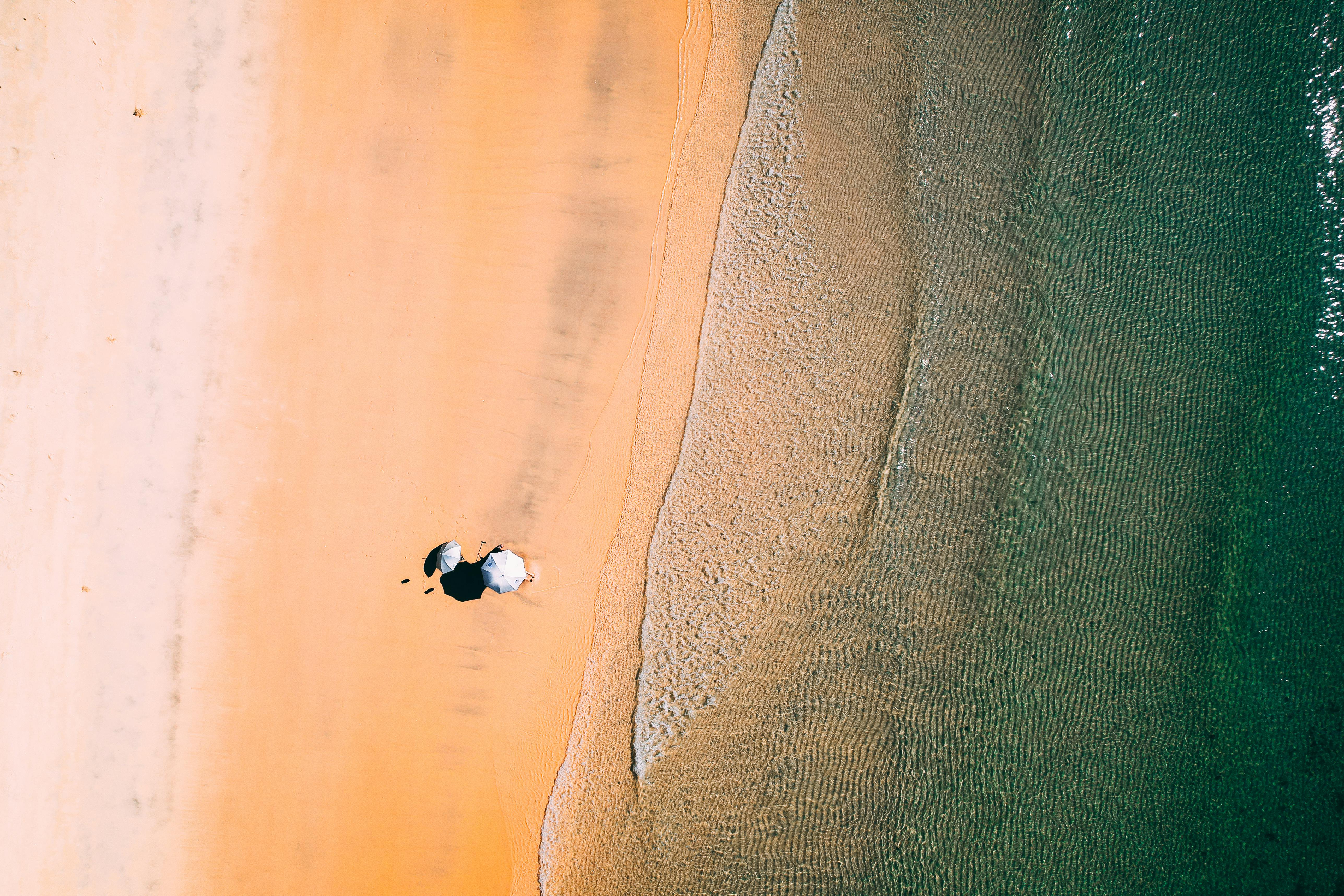 grátis Foto profissional grátis de à beira-mar, acena suavemente, água azul-turquesa Foto profissional