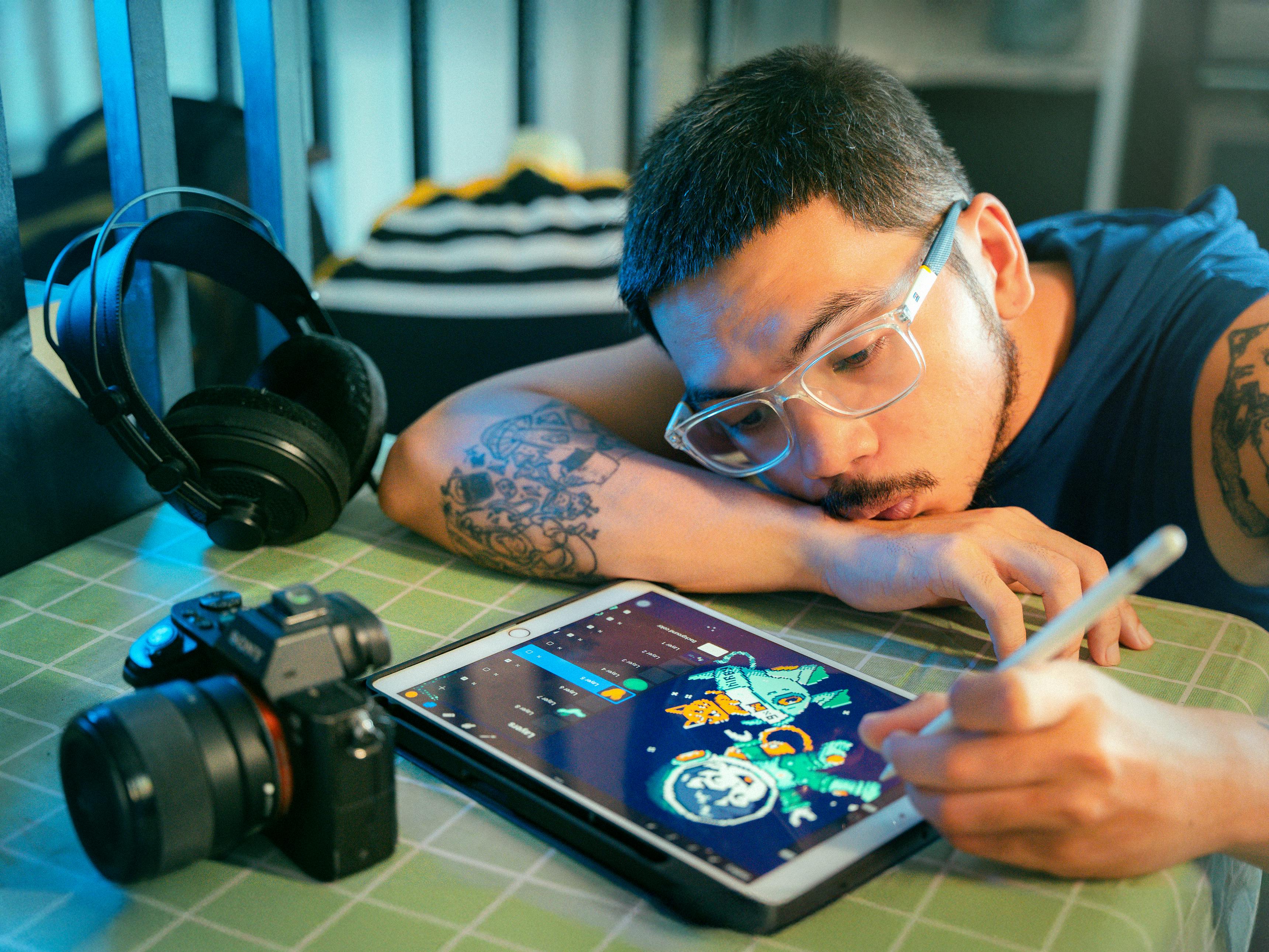 Hand-Drawn Game Guides Announces New Mega Man Book — Photo by Kenneth Surillo on Pexels