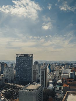 俯瞰圣保罗城市天际线，现代高层建筑林立