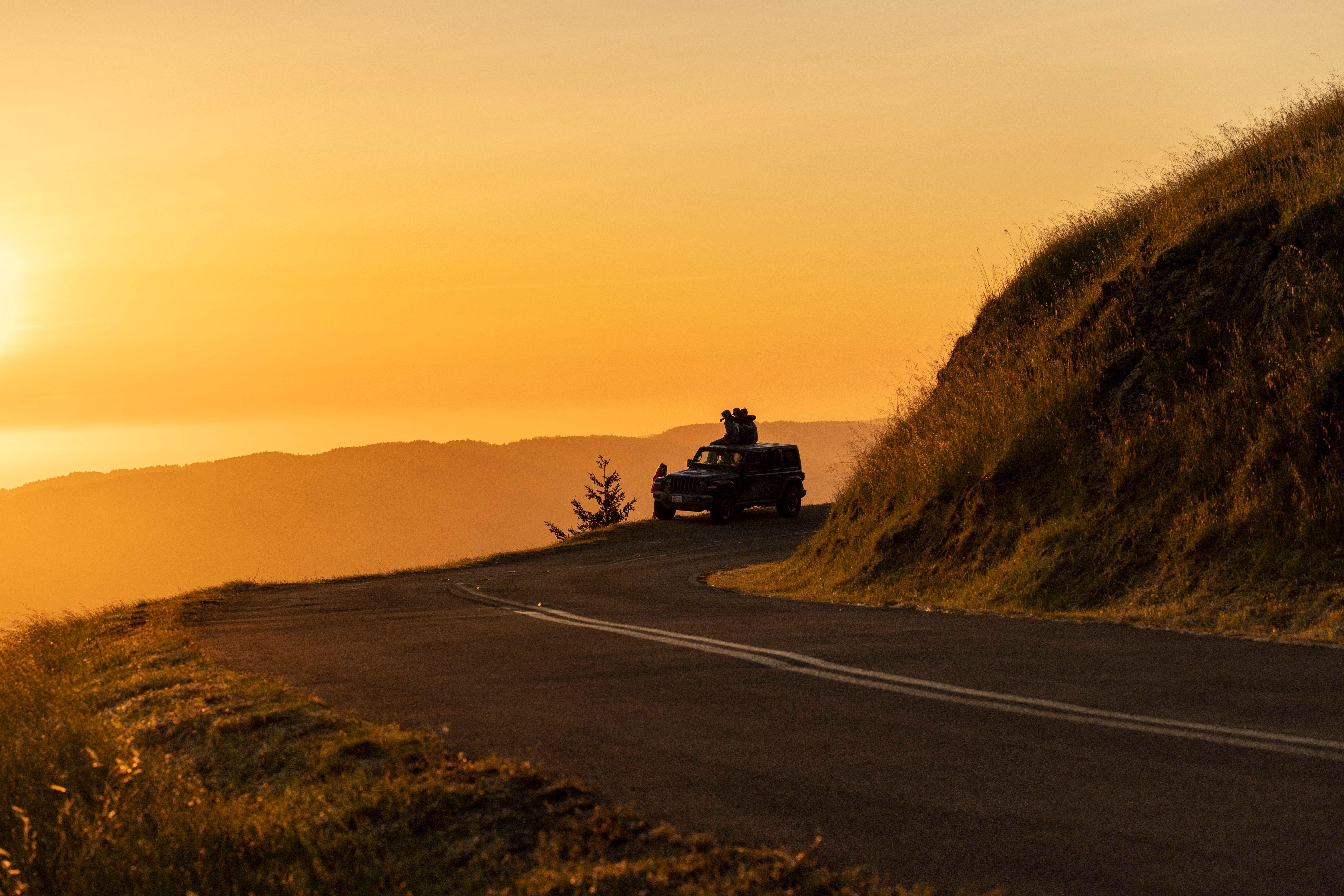 Photograph summer road trips: how to capture light, motion, and detail — photograph motion from a moving car