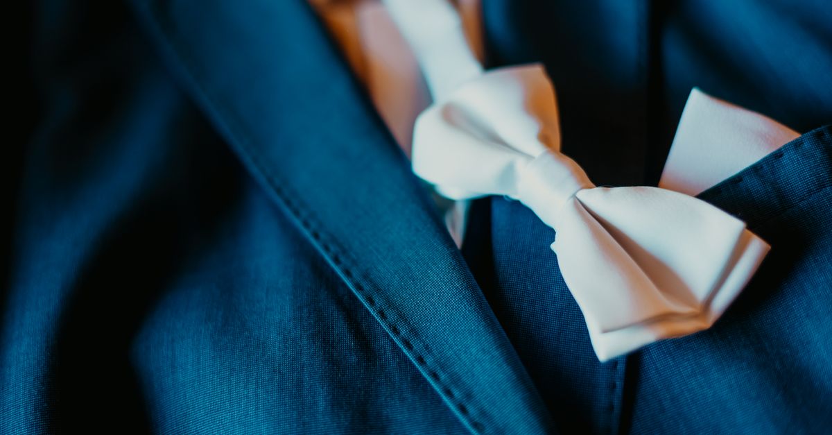 Cómo combinar pantalones y camisas para un look atractivo