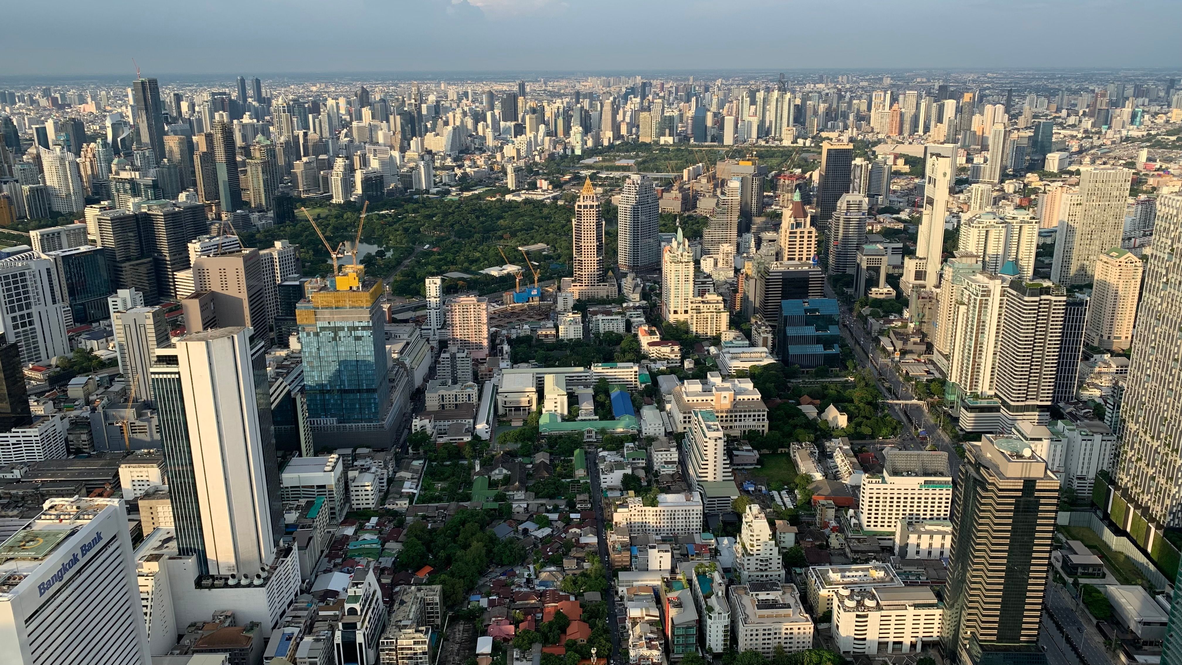 Incêndio em bar de Bangkok mata 30 e acende alerta para viajantes executivos