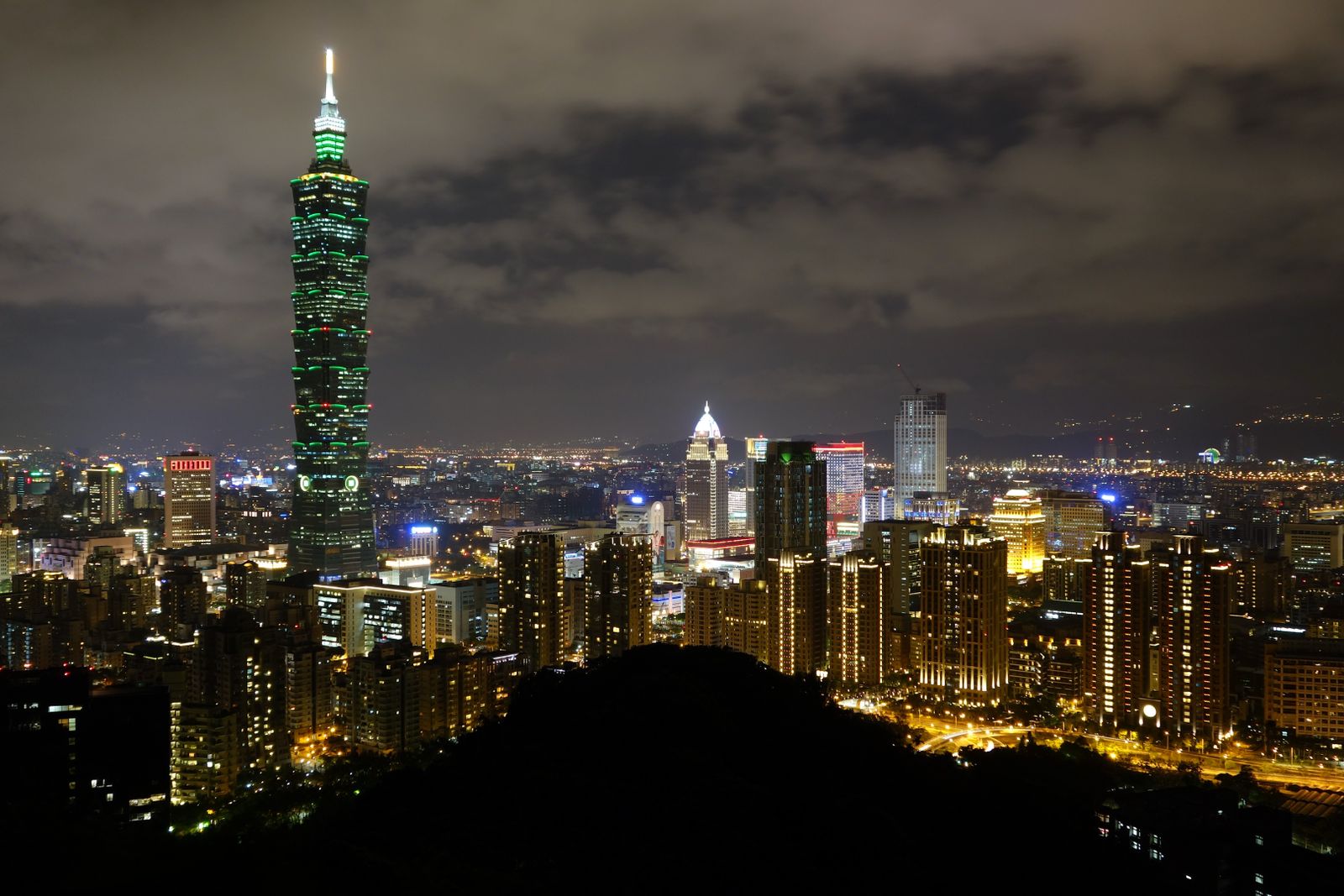 Taipei skyline with Taipei 101 at night