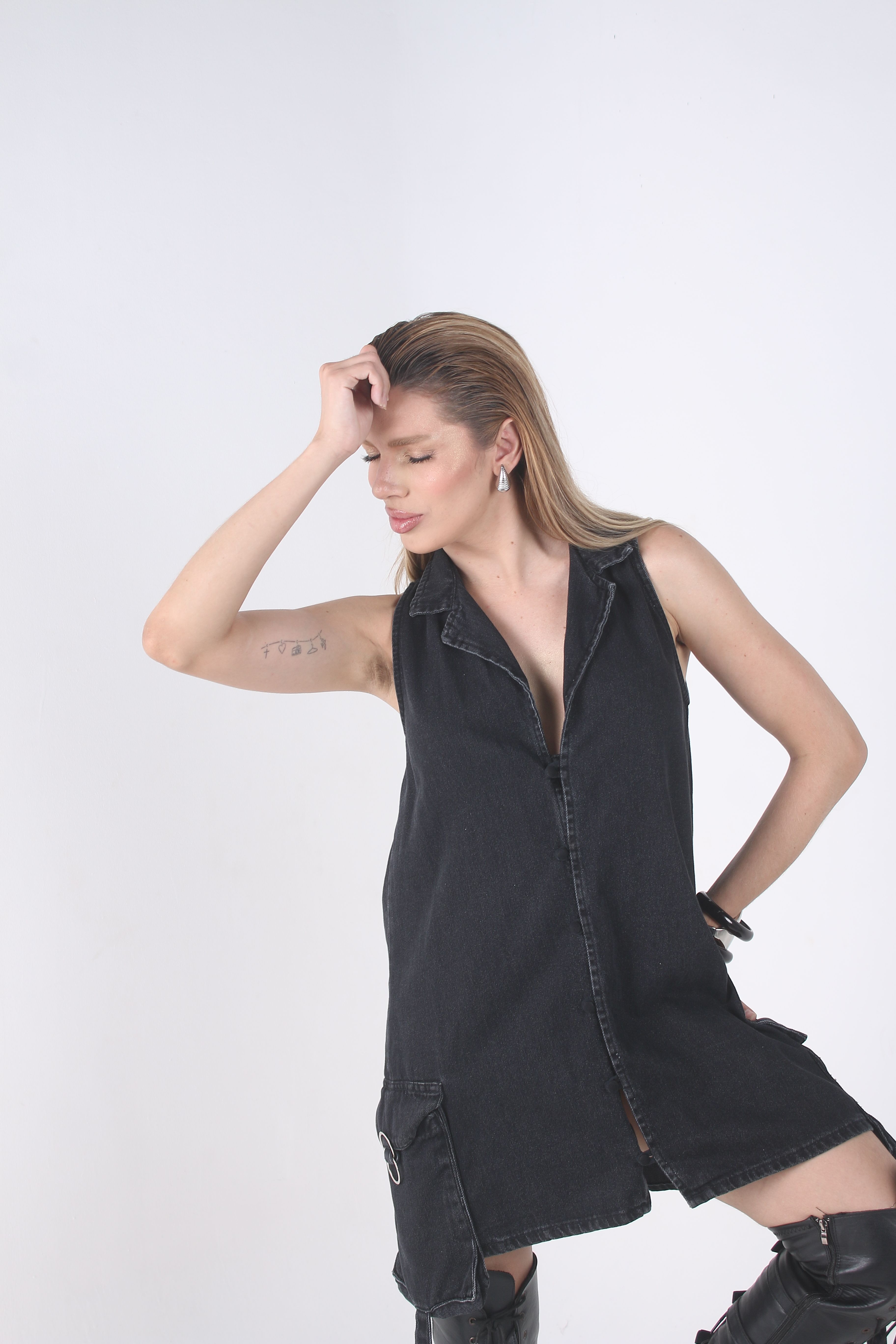 Black Sleeveless Dress Photos, Download The BEST Free Black Sleeveless Dress  Stock Photos & HD Images