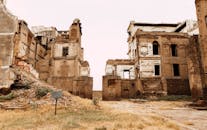 探索巴基斯坦谢胡普拉希兰米纳尔的历史遗迹，感受其永恒的建筑宏伟