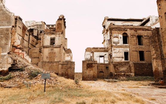 探索巴基斯坦谢胡普拉希兰米纳尔的历史遗迹，感受其永恒的建筑宏伟