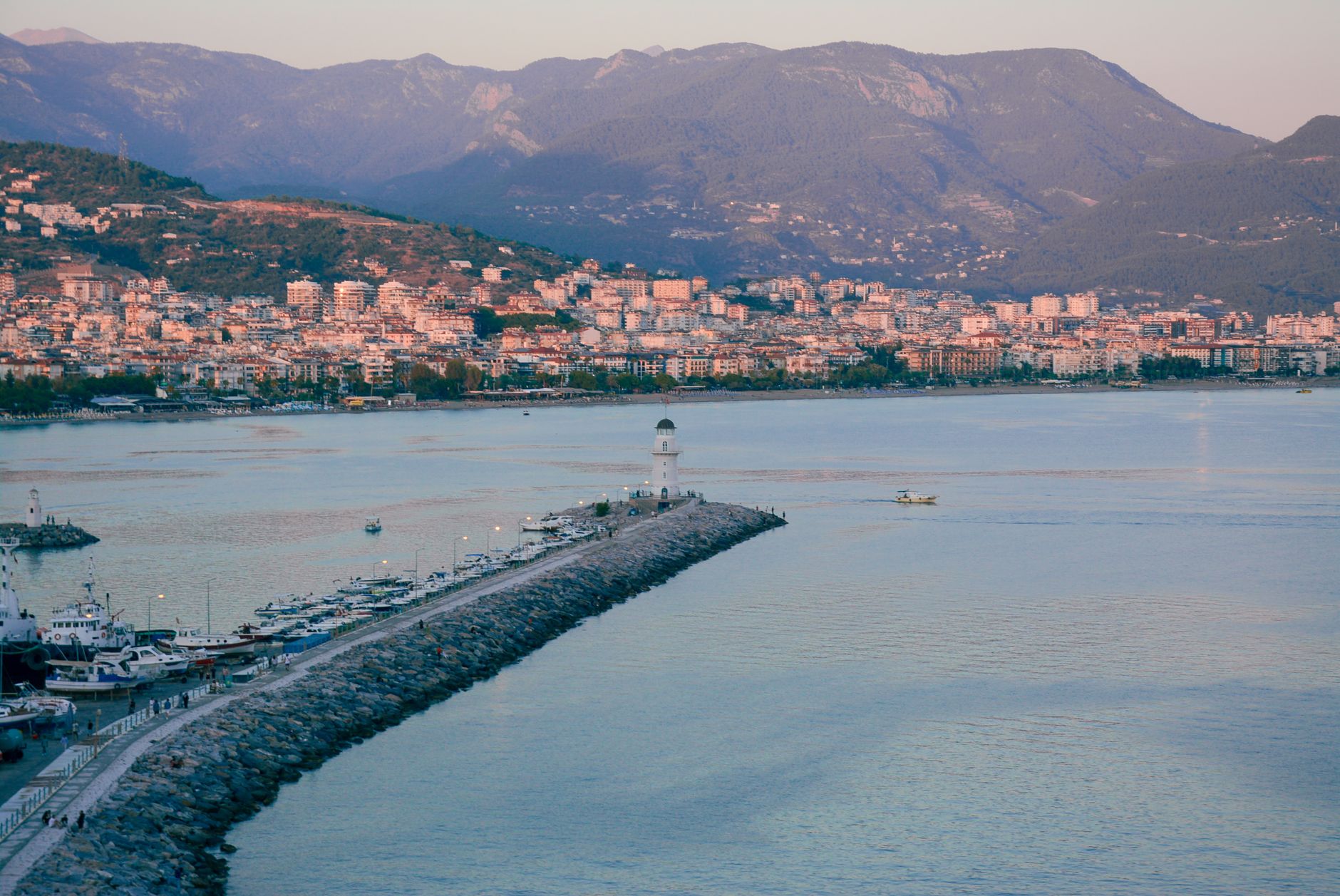 How to Drive on Turkish Roads: Features and Rules for Tourists in Alanya