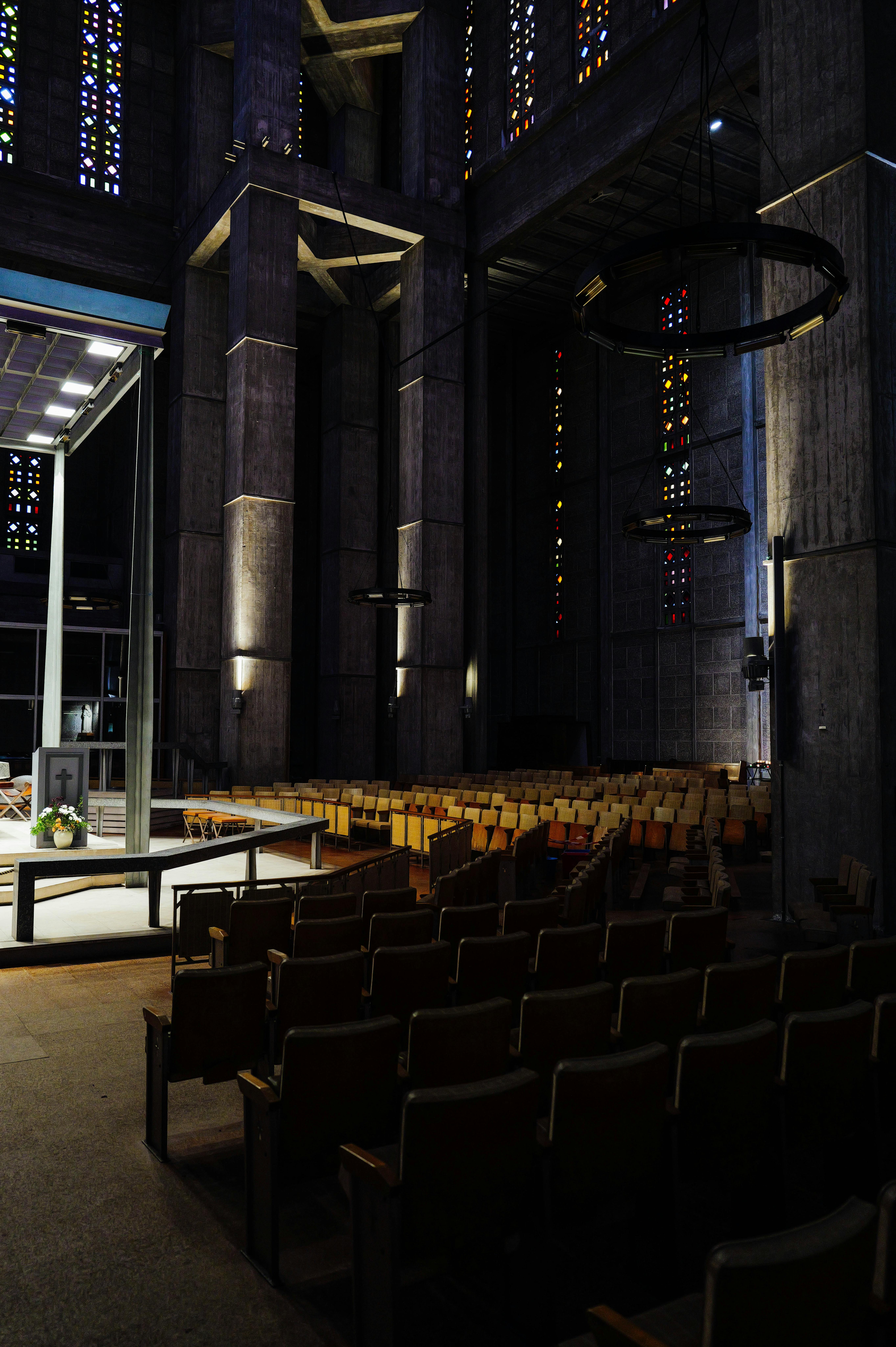 Gratis Fantastisk Arkitektonisk Interiør Af Moderne Kirke Lagerfoto