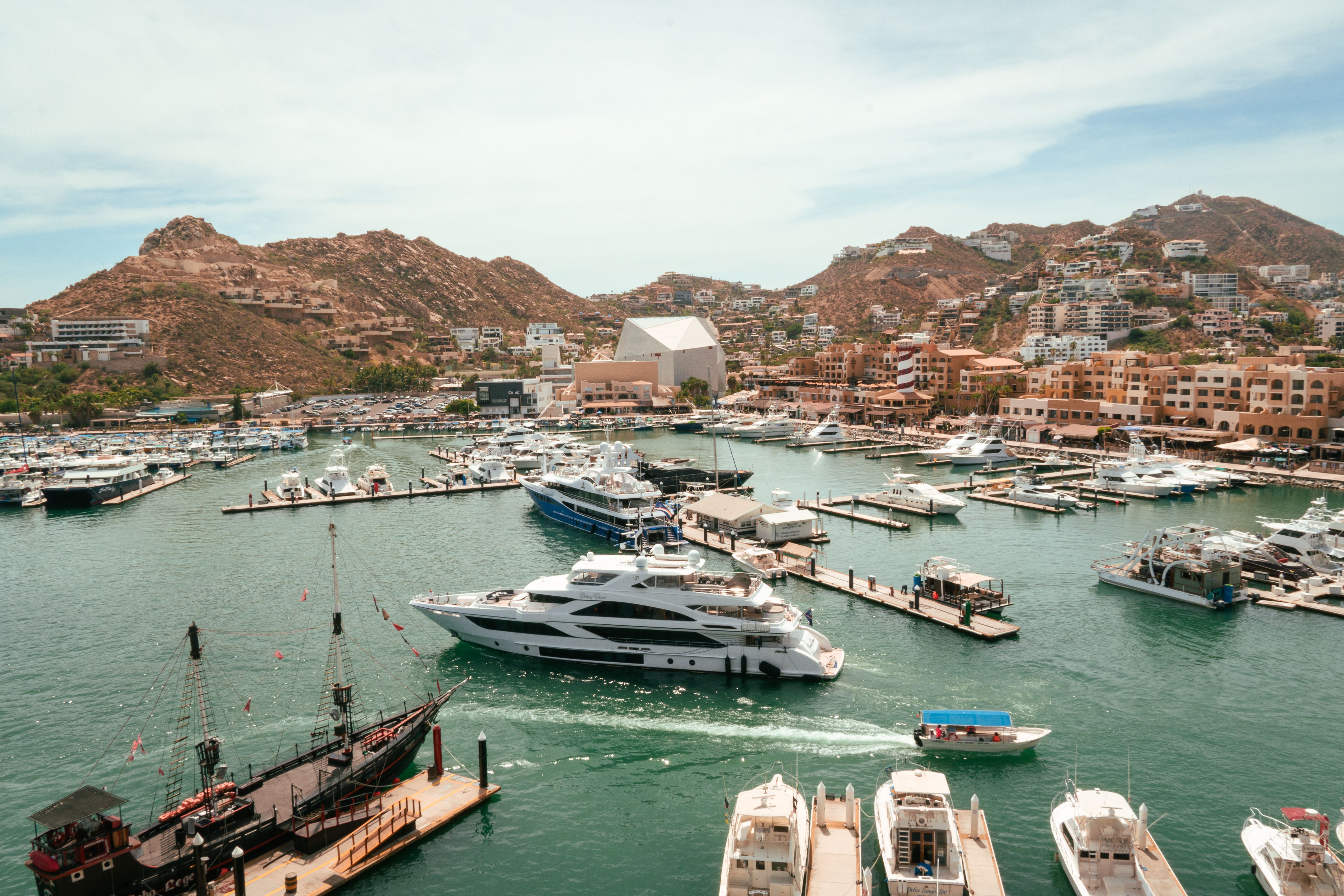 Scenic Marina with Yachts in Cabo San Lucas · Free Stock Photo