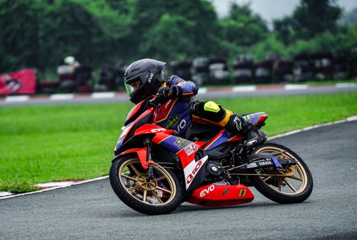Free Professional motorcyclist racing on a track in Tarlac City, Philippines. Dynamic action and vibrant colors. Stock Photo