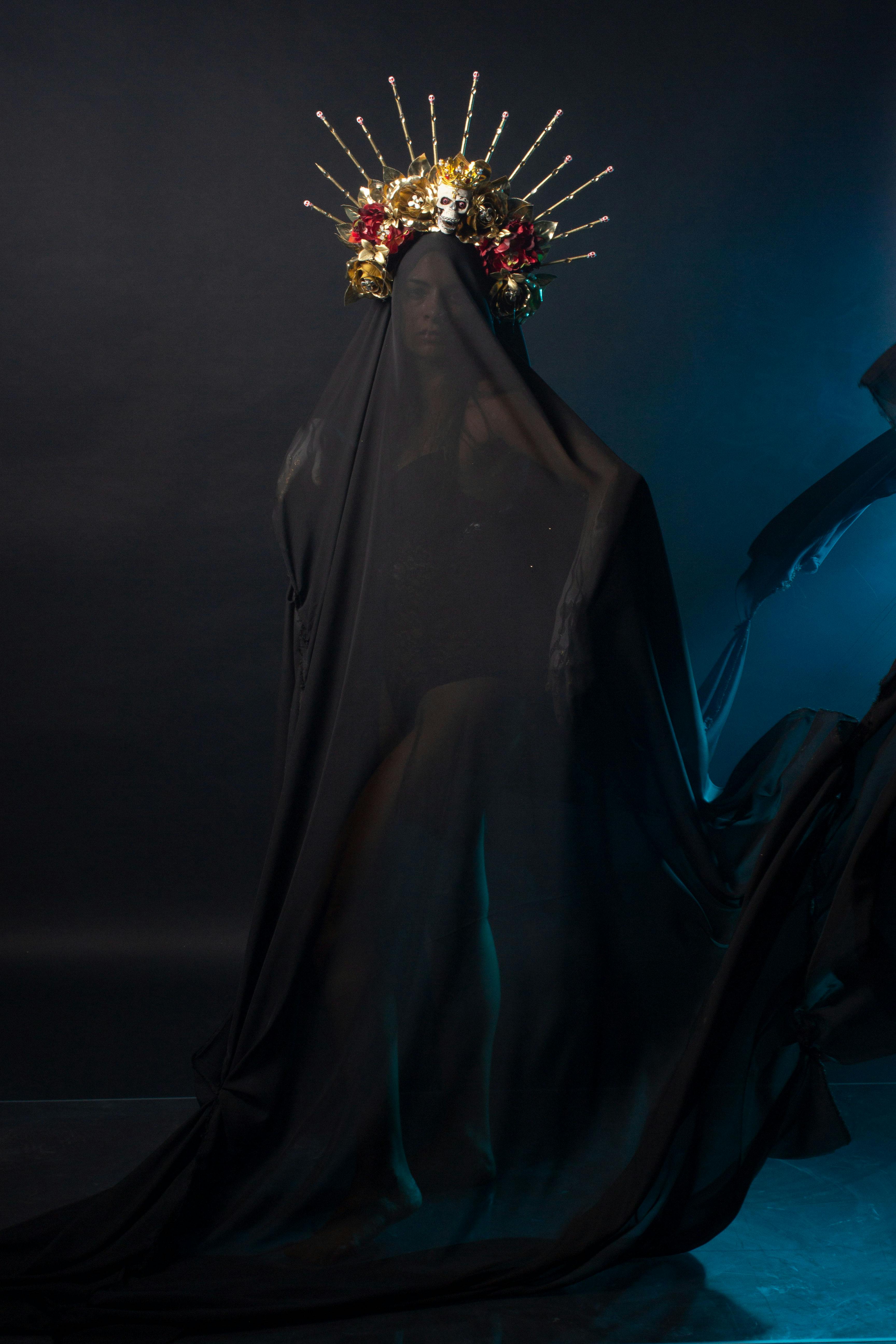 ingyenes Misztikus Mexikói Modell Díszes Fejdíszt Visel Stockfotó