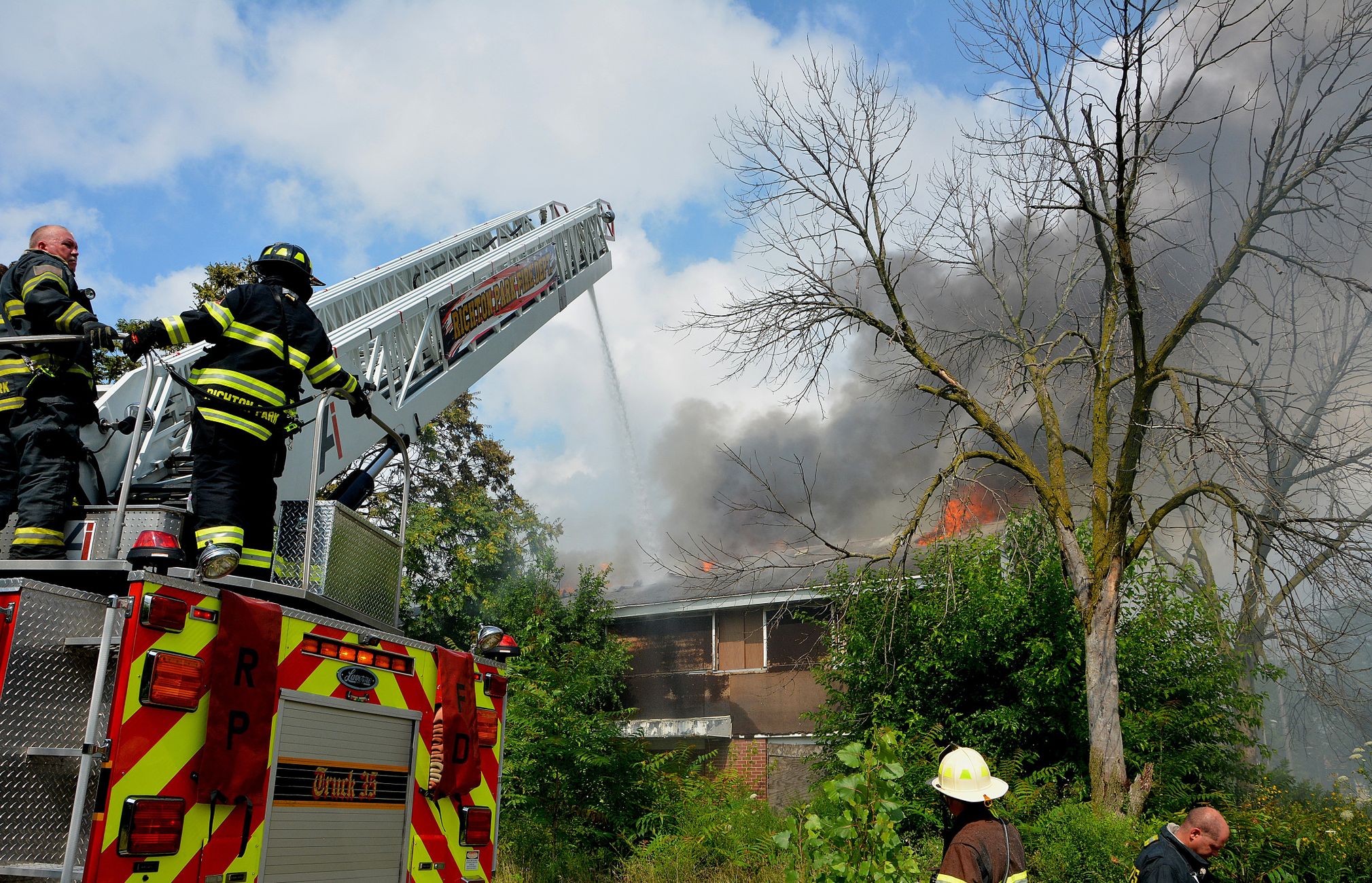 Felle uitslaande brand in woning Den Helder