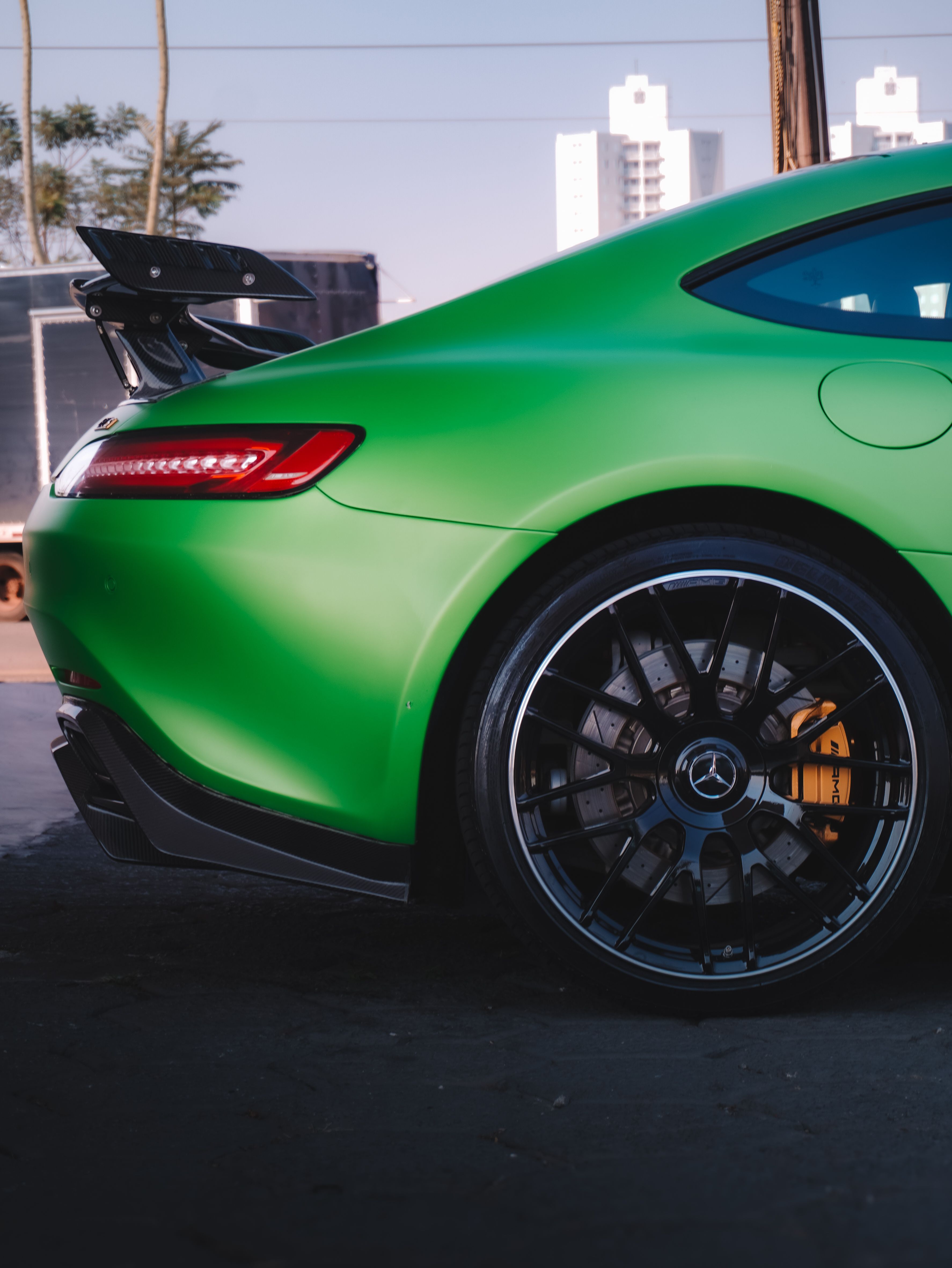 Vibrant Green High-Performance Sports Car · Free Stock Photo
