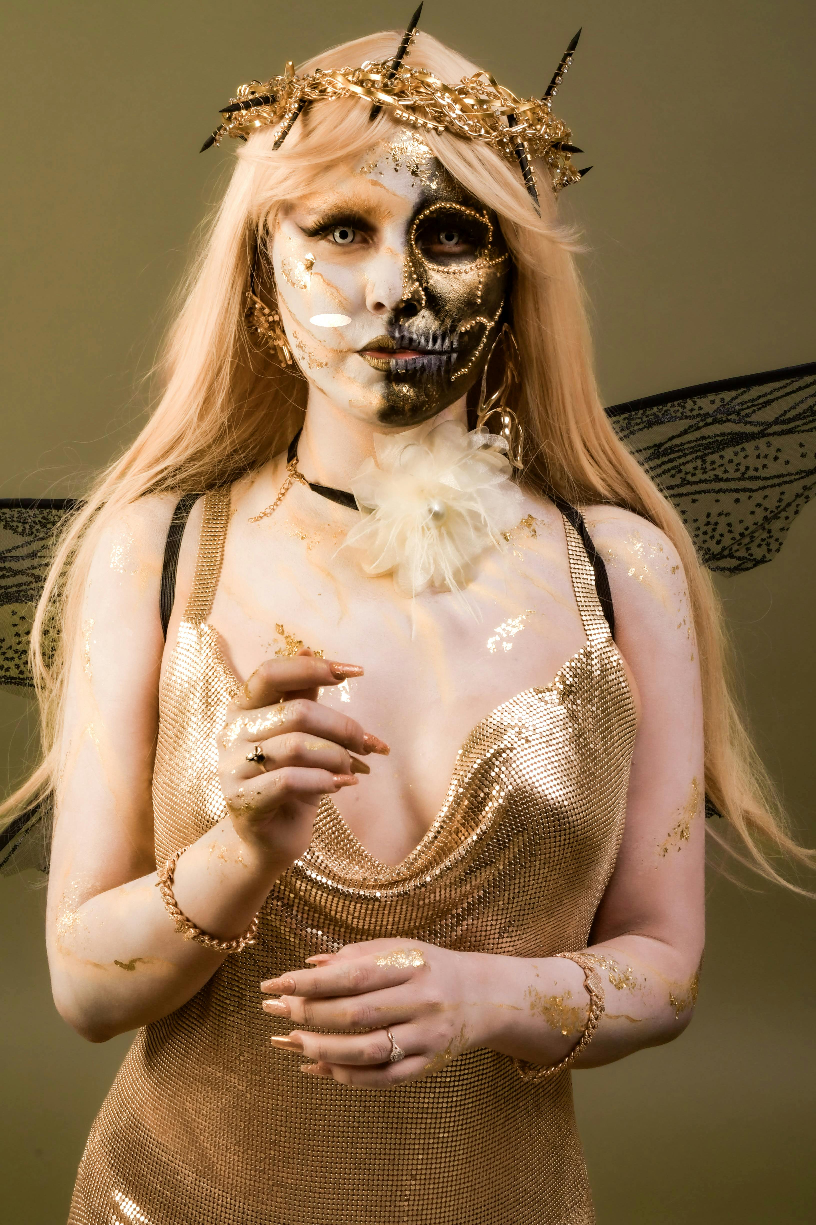 De franc Disfressa D'or Creativa Amb Pintura Facial Artística Foto d'estoc