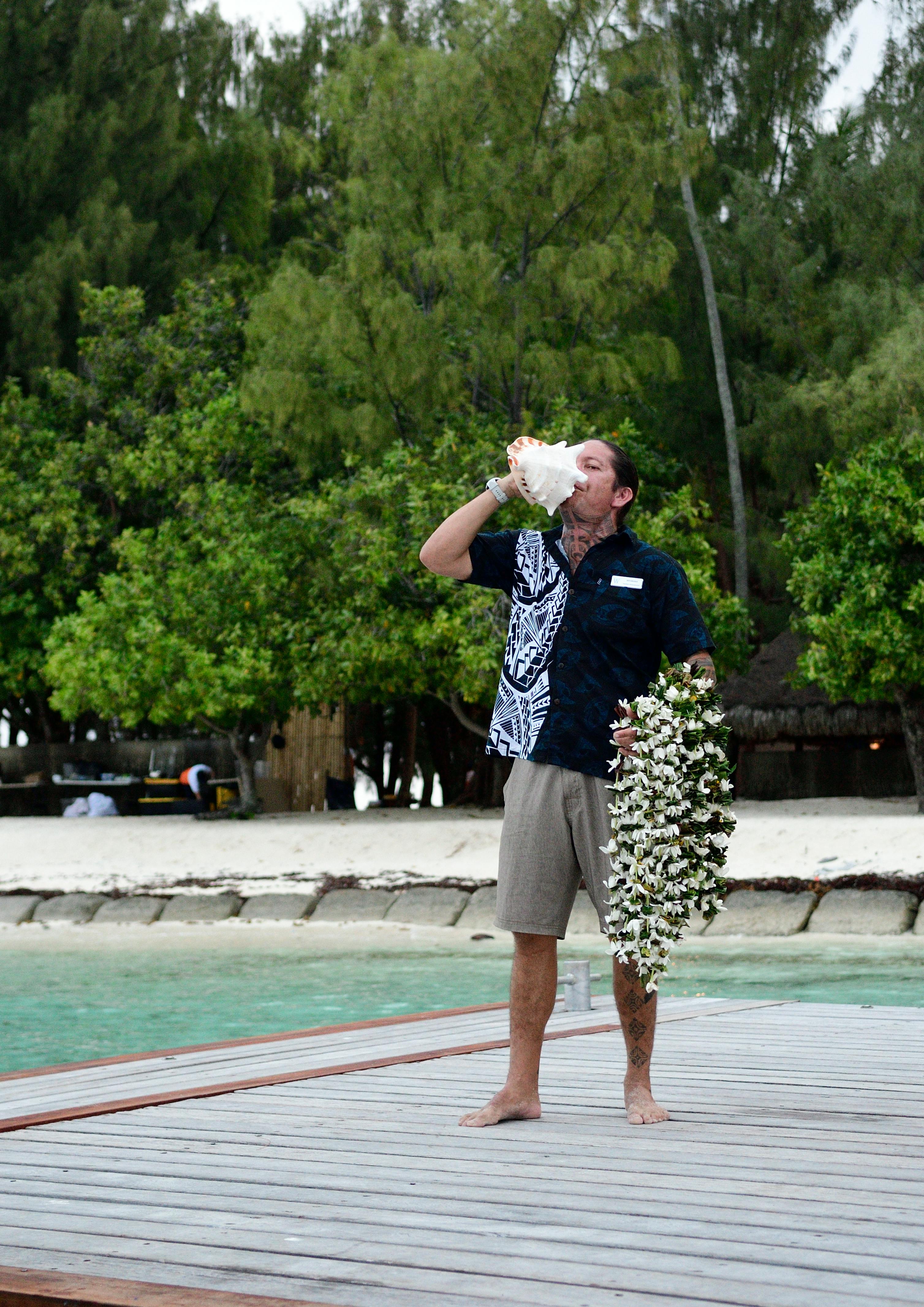 Gratuit Greeter Polynésien Sur Le Quai De Bora Bora Photos