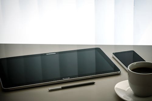 Zwarte Samsung Android Tabletcomputer Naast Styluspen