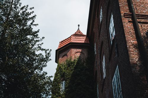 Free Charming historic brick building with ivy in Agathenburg, Germany. Stock Photo