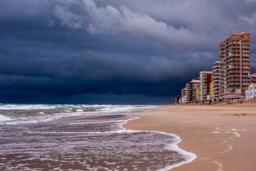 Heavy Rain, Flood Risk Hits Central Rockies, Plains