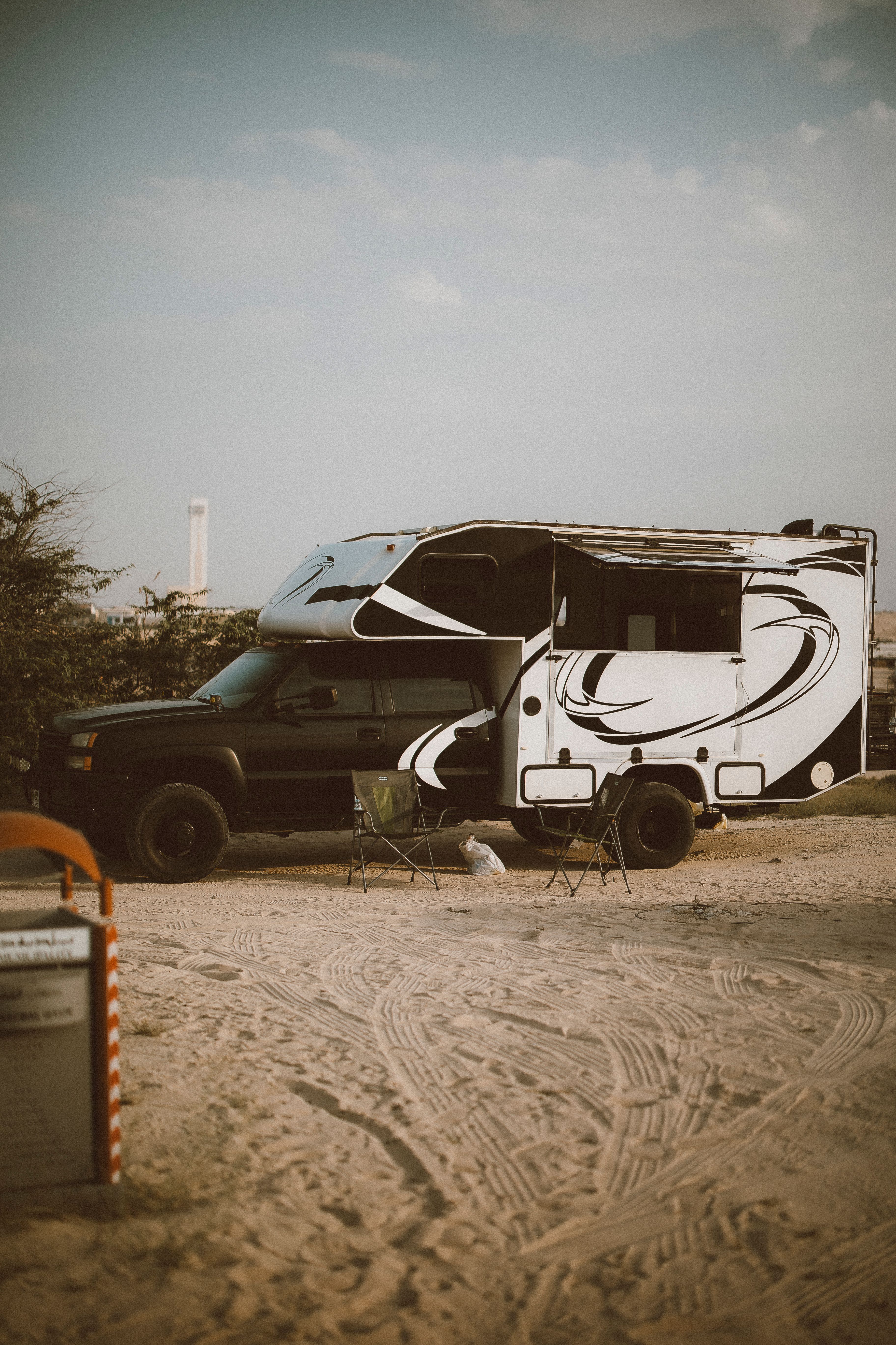 Desert Camping with RV in Dubai's Scenic Landscape · Free Stock Photo