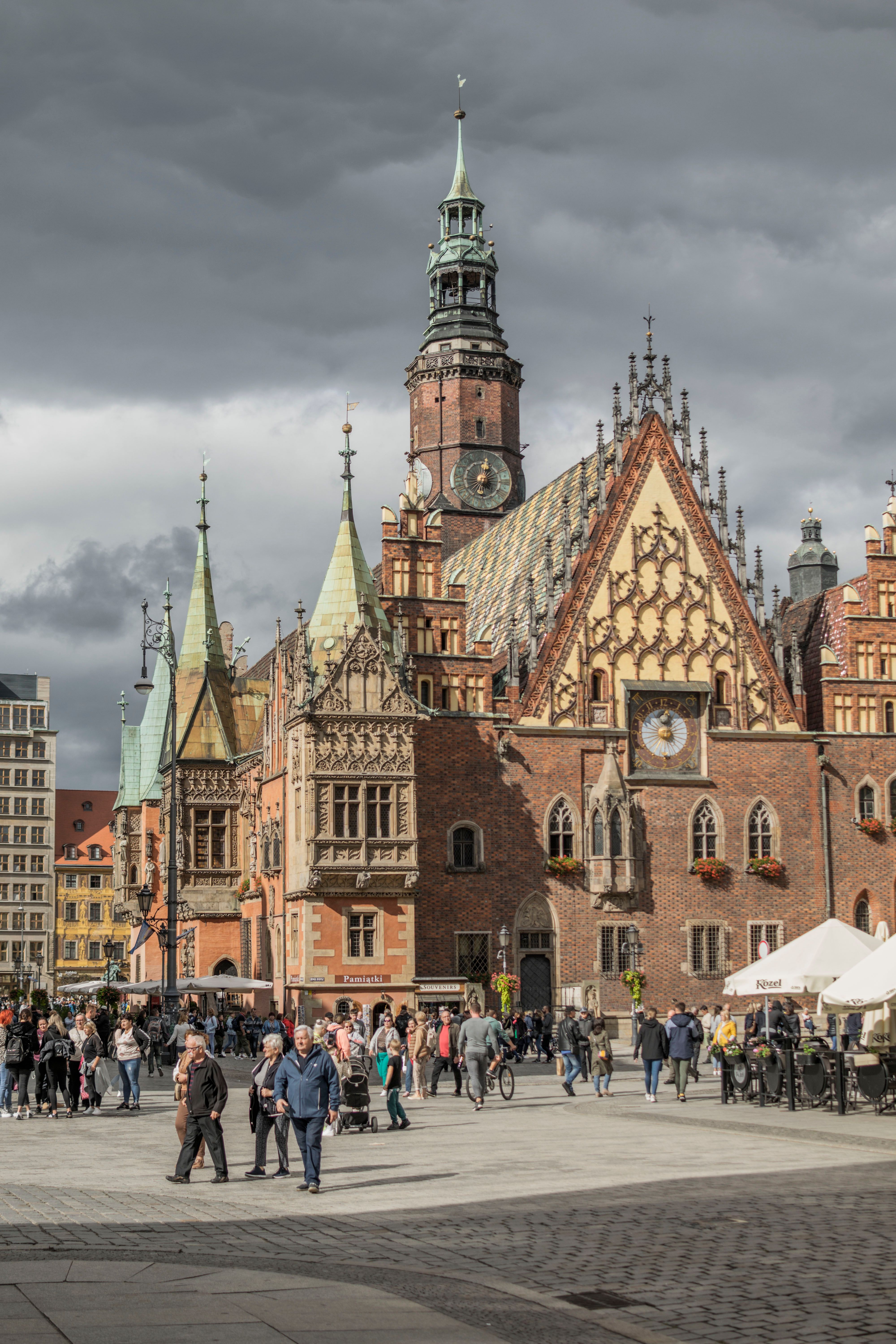 El ayuntamiento y la plaza del Mercado de Wrocław