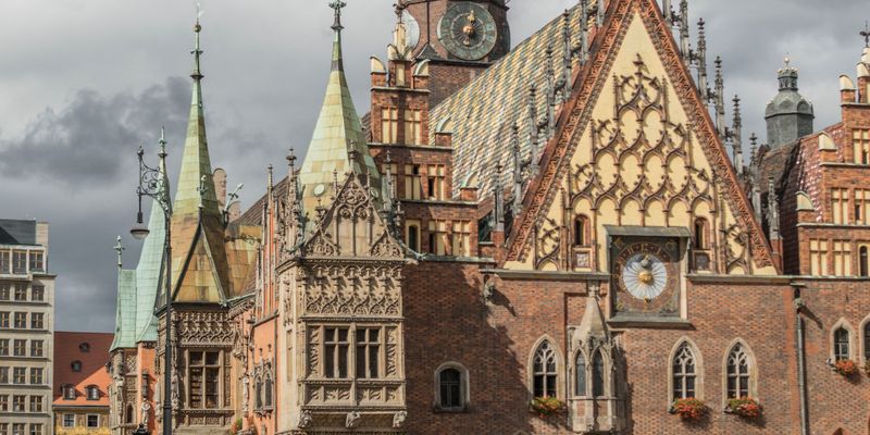 El ayuntamiento y la plaza del Mercado de Wrocław
