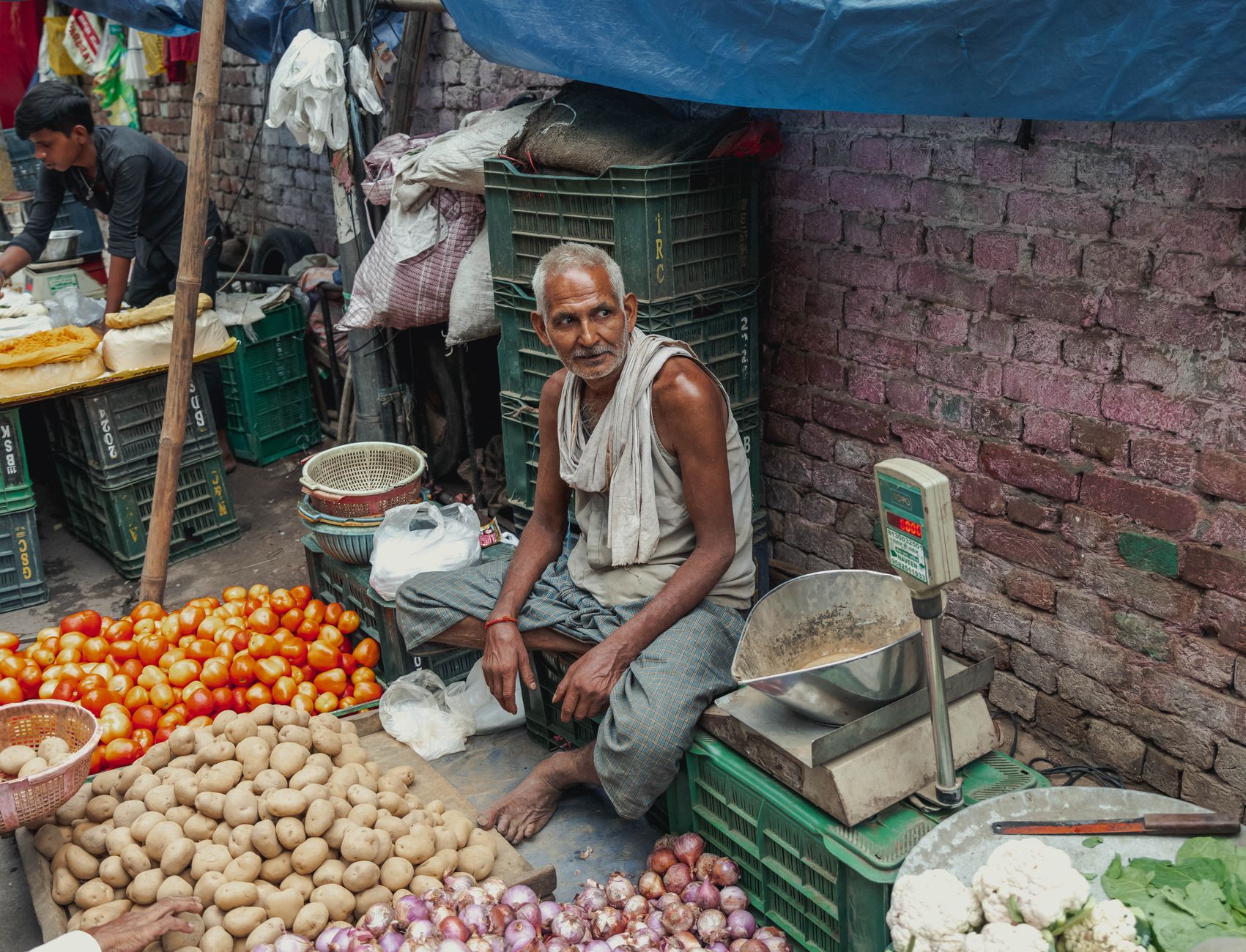 Featured image for the article: Delhi chefs split on onion swaps as retail prices reach ₹55-65 a kg
