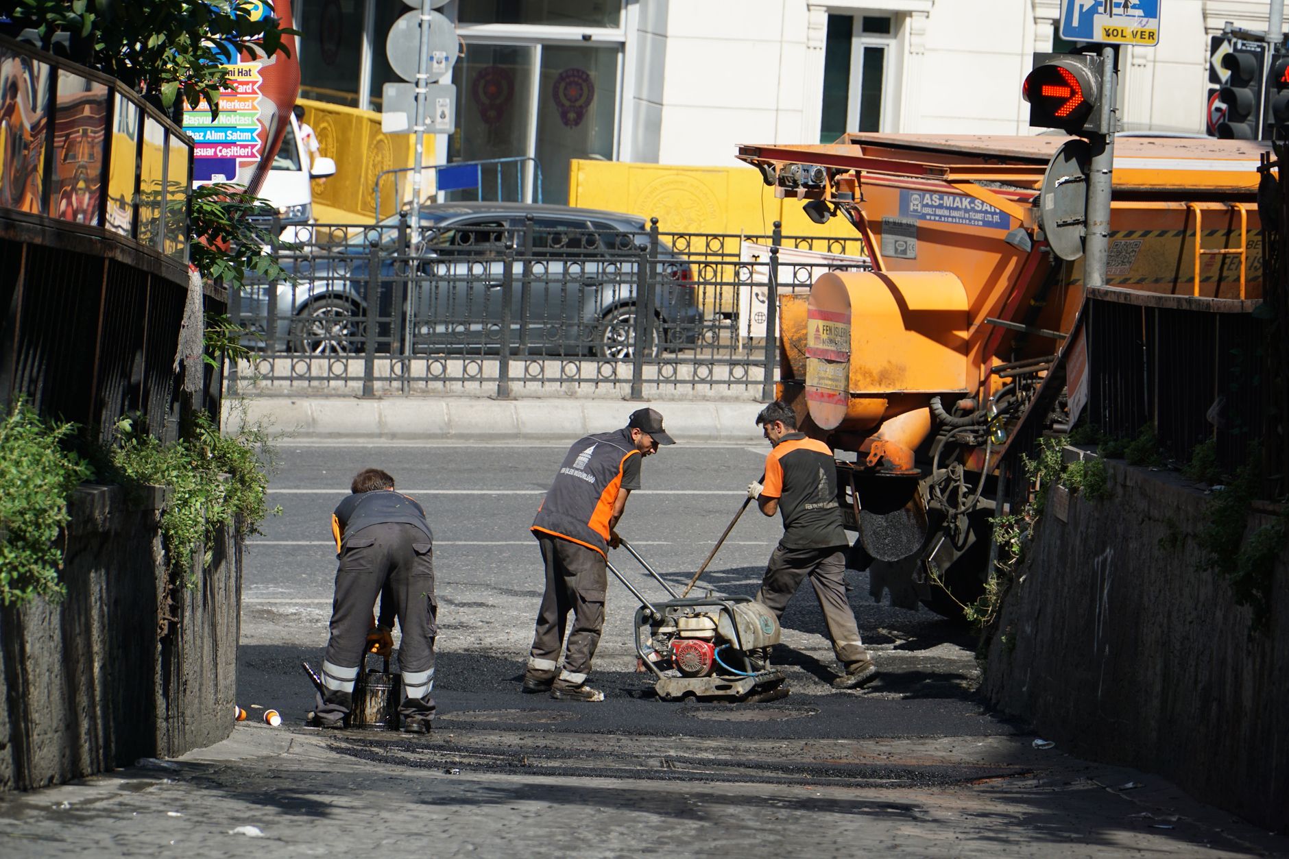 Workers repairing road in Istanbul, Türkiye during daytime.