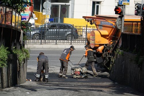Free Workers repairing road in Istanbul, Türkiye during daytime. Stock Photo