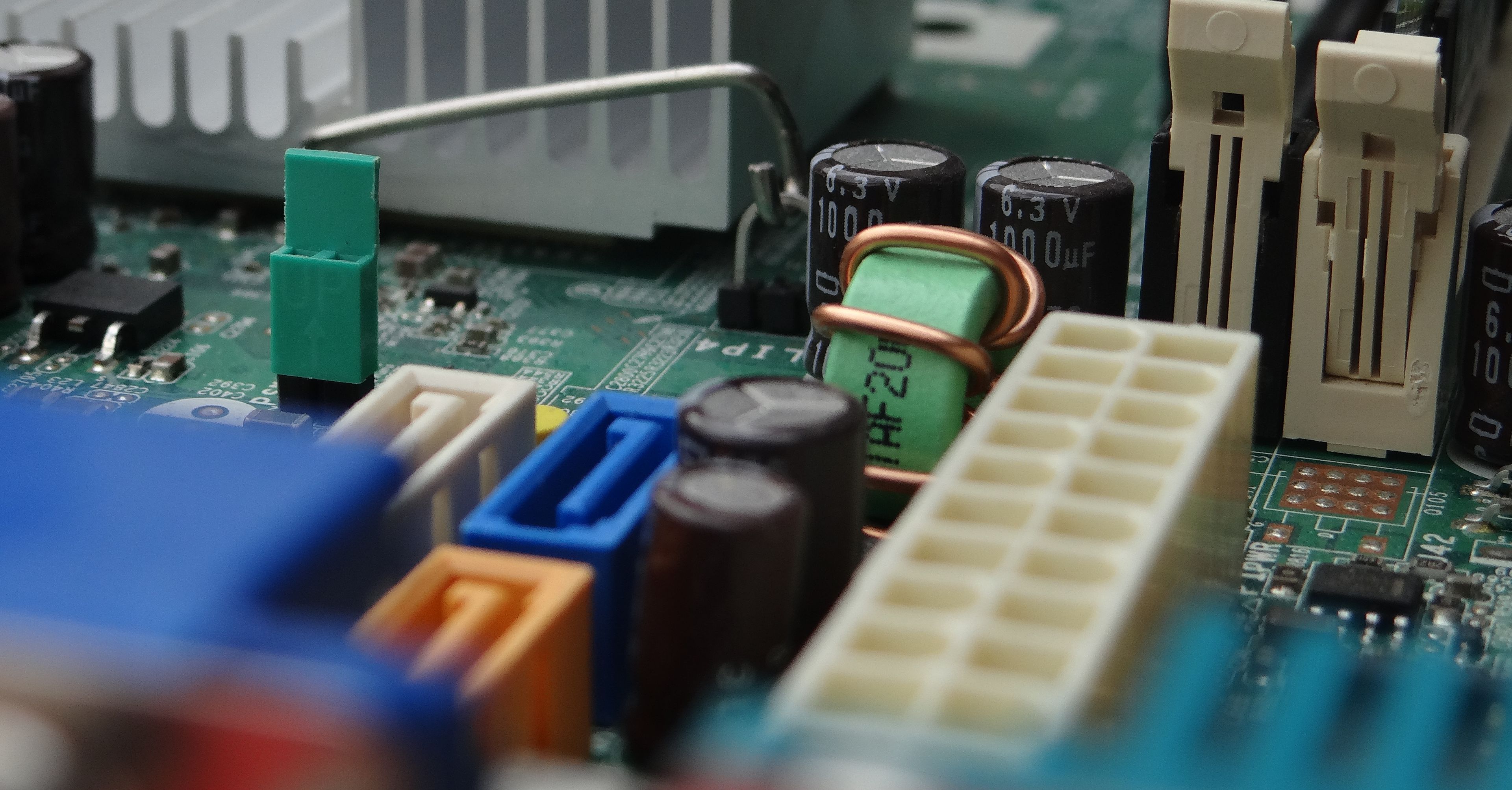 Pendrive i karty pamięci — jak wybrać i nie stracić danych