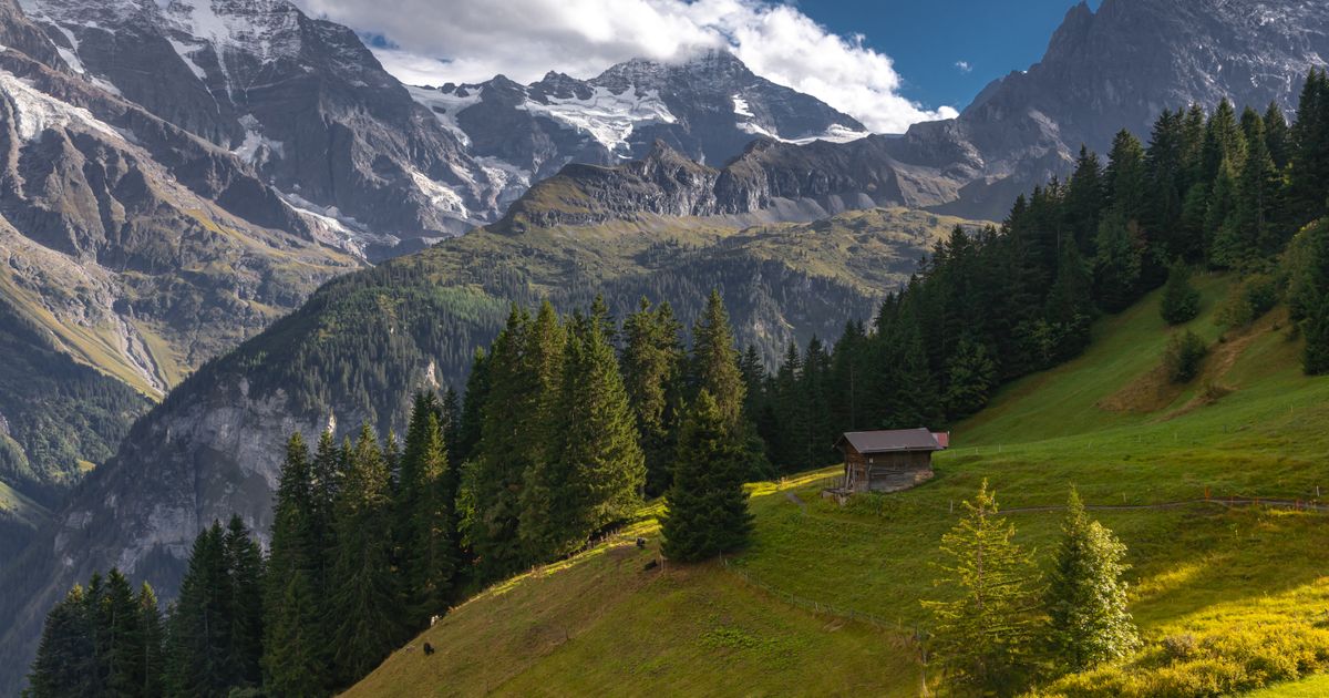 Couverture : Buying a second home in Courchevel