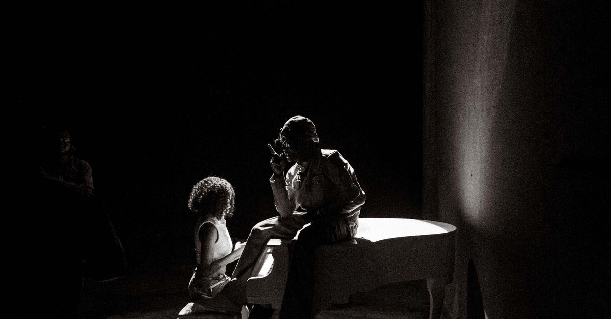 Dramatic Scebe Dramatic Spotlight on Emotional Stage Scene · Free Stock Photo