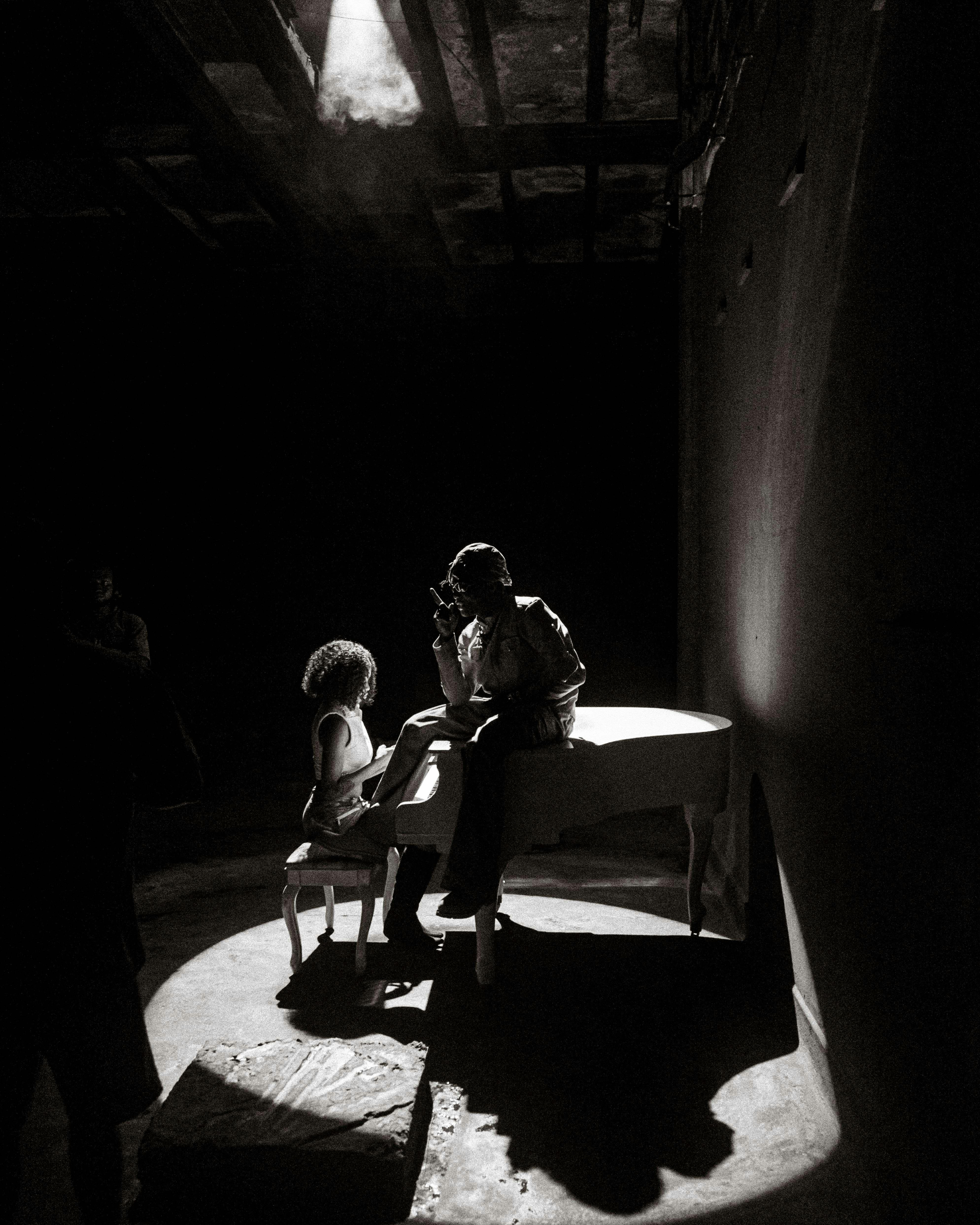 grátis Destaque Dramático Na Cena Emocional Do Palco Foto profissional