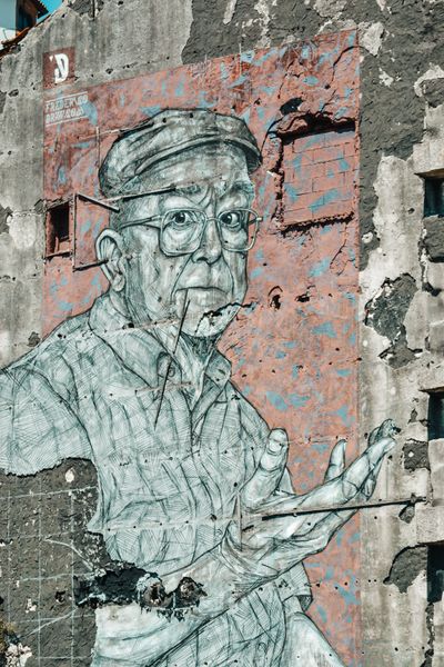Grafitti artistic pe fațada unei clădiri europene